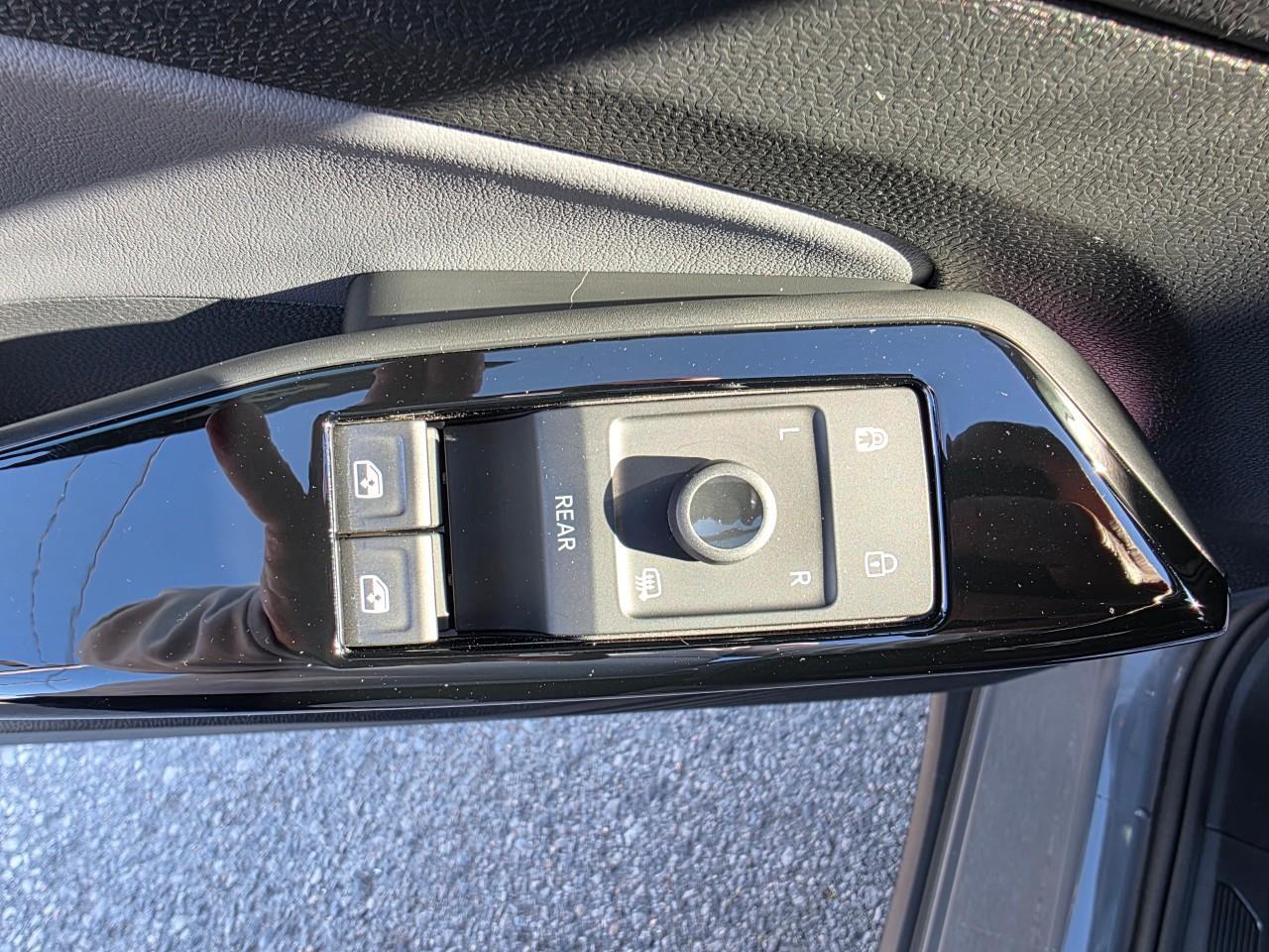 2023 Volkswagen ID.4 Pro w/SK On Battery 4dr All-Wheel Drive Photo