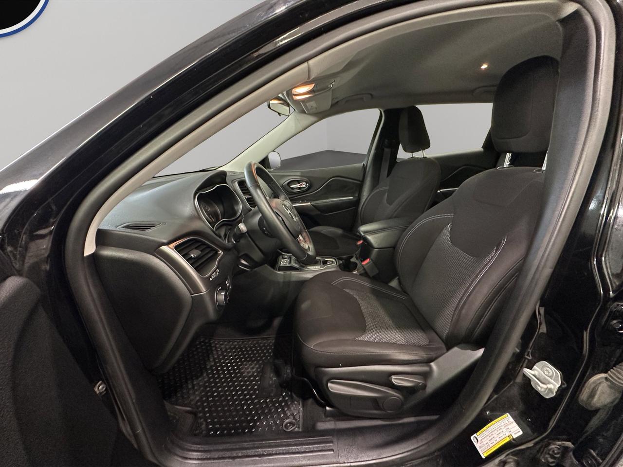 2019 Jeep Cherokee Sport | Reverse Cam | Heated Seats | Sunroof Photo