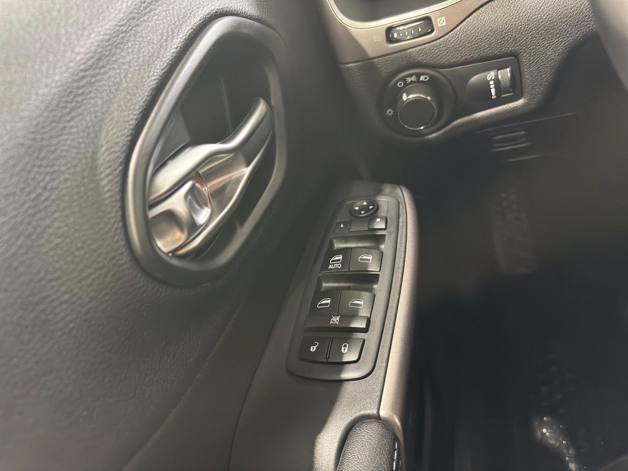 2019 Jeep Cherokee Sport | Reverse Cam | Heated Seats | Sunroof Photo