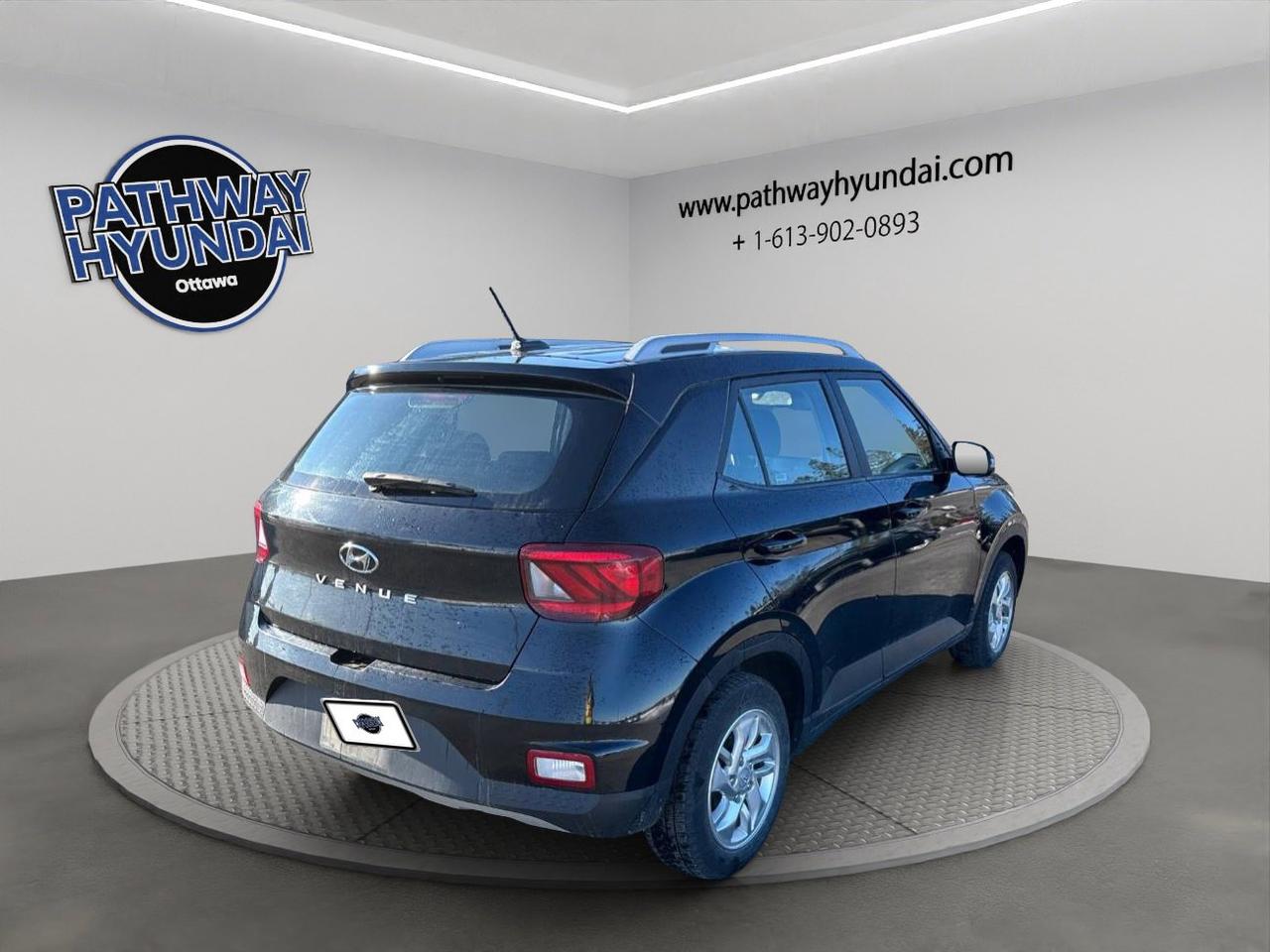 2024 Hyundai Venue PREFERRED Photo2