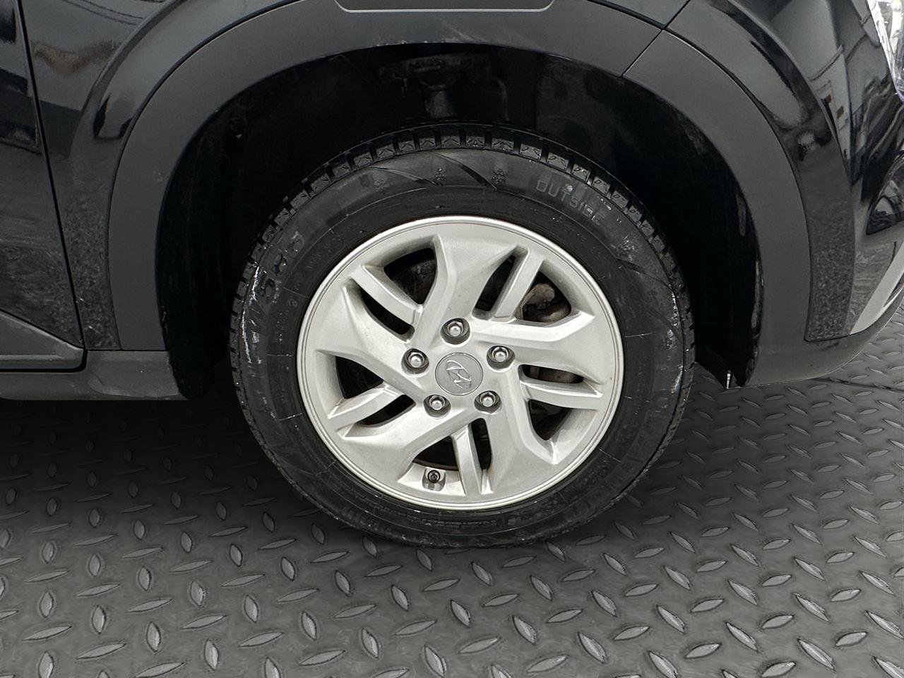 2024 Hyundai Venue Preferred | Reverse Cam | Heated Seats Photo