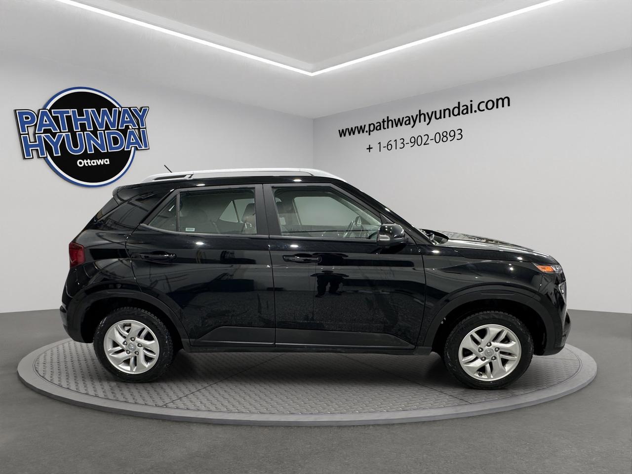 2024 Hyundai Venue Preferred | Reverse Cam | Heated Seats Photo2