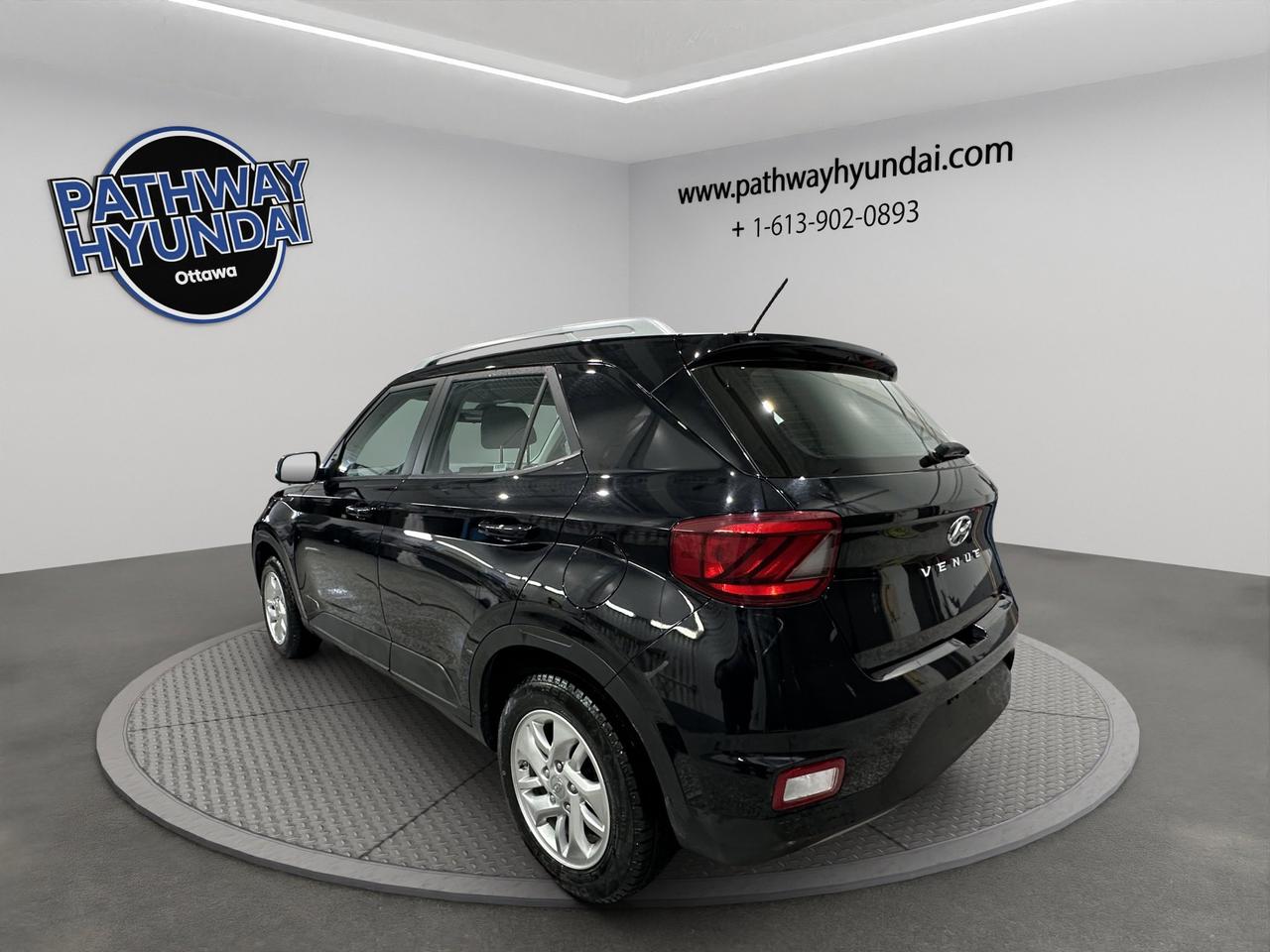 2024 Hyundai Venue Preferred | Reverse Cam | Heated Seats Photo