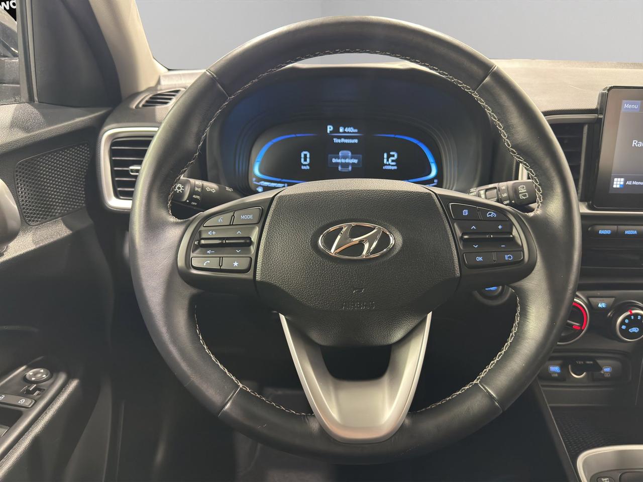 2024 Hyundai Venue Preferred | Reverse Cam | Heated Seats Photo