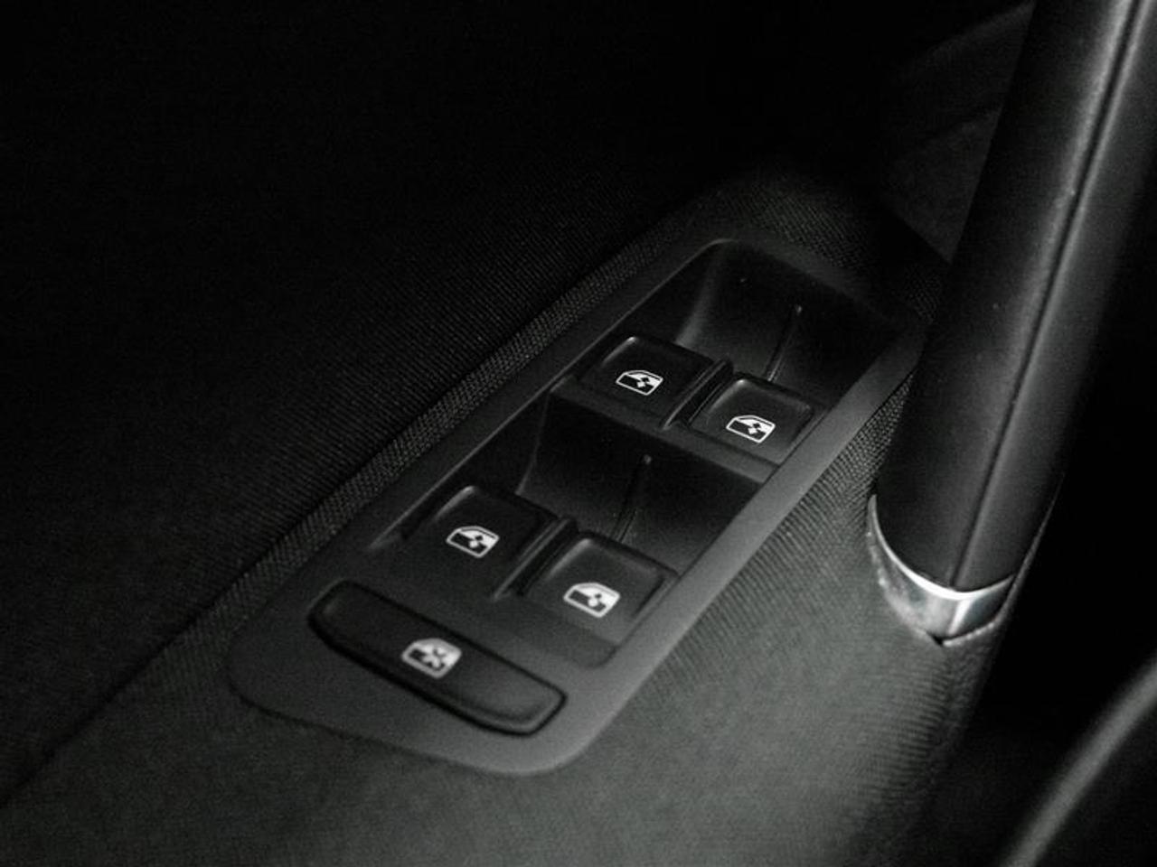 2016 Volkswagen Golf 1.8 TSI Trendline (A6) 4dr Hatchback Photo