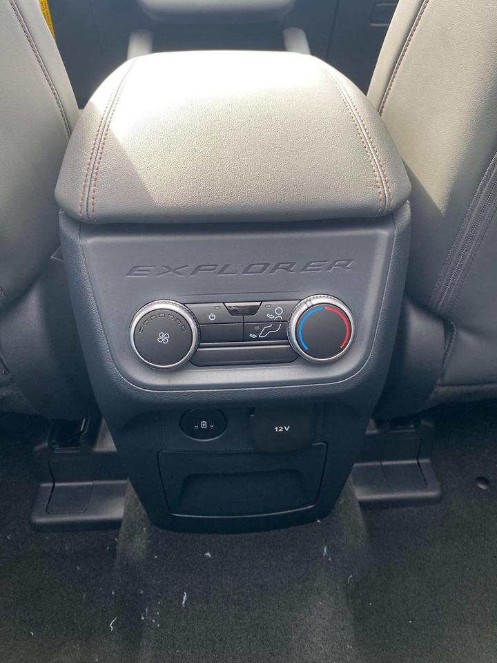 2026 Ford Explorer  Photo