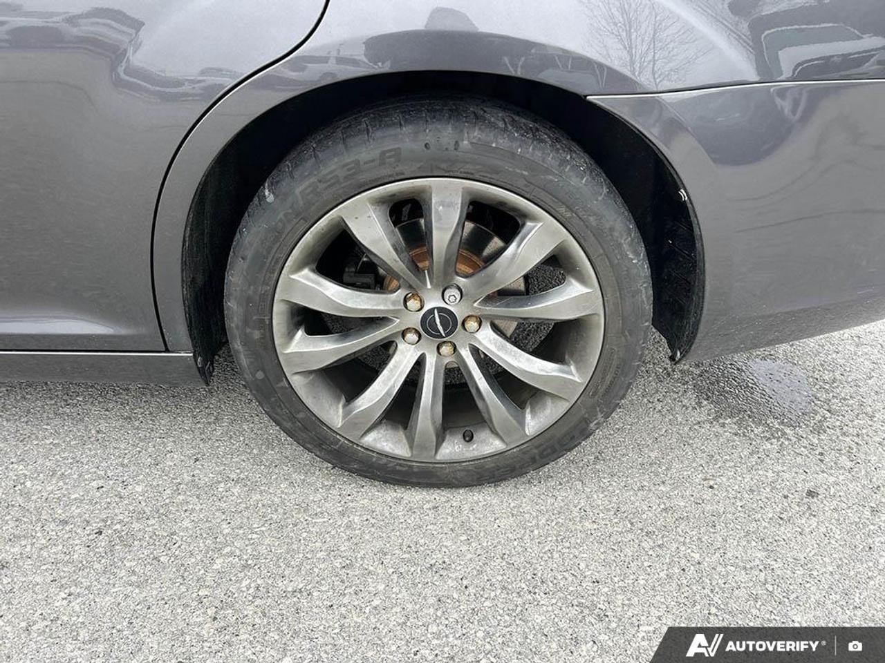 2014 Chrysler 300 S 4dr Rear-wheel Drive Sedan Photo