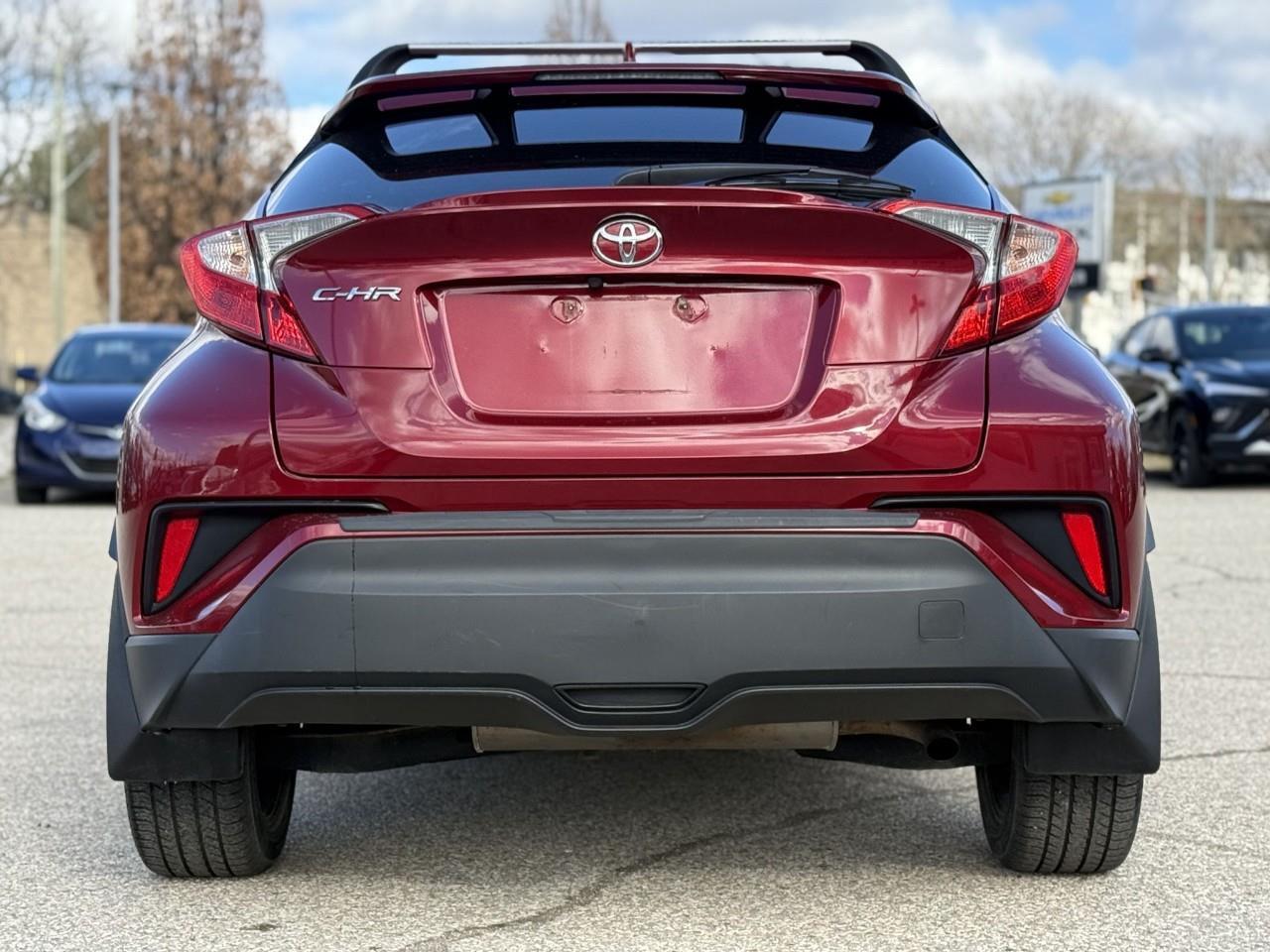 2018 Toyota C-HR XLE 4dr Front-Wheel Drive Sport Utility Photo3