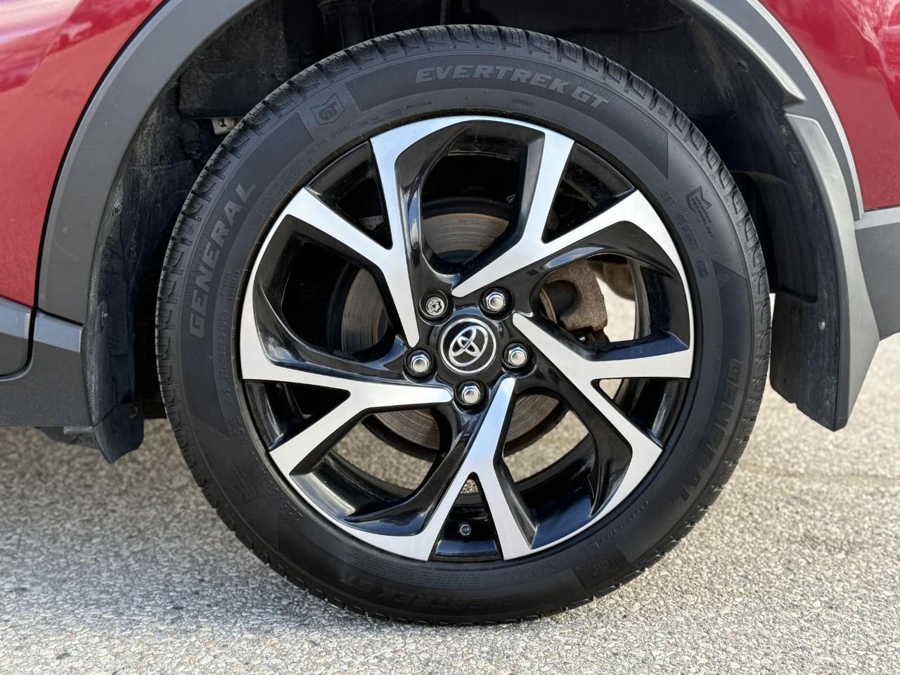 2018 Toyota C-HR XLE 4dr Front-Wheel Drive Sport Utility Photo4