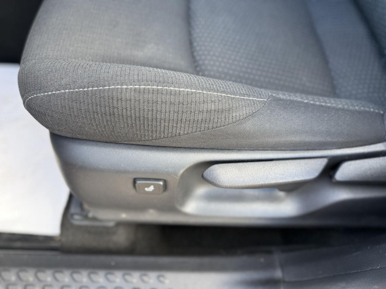 2018 Toyota C-HR XLE 4dr Front-Wheel Drive Sport Utility Photo