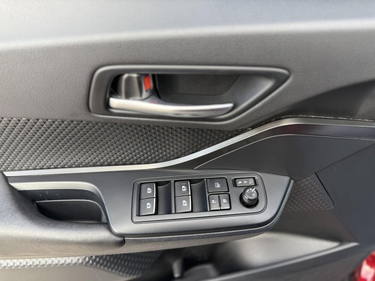 2018 Toyota C-HR XLE 4dr Front-Wheel Drive Sport Utility Photo