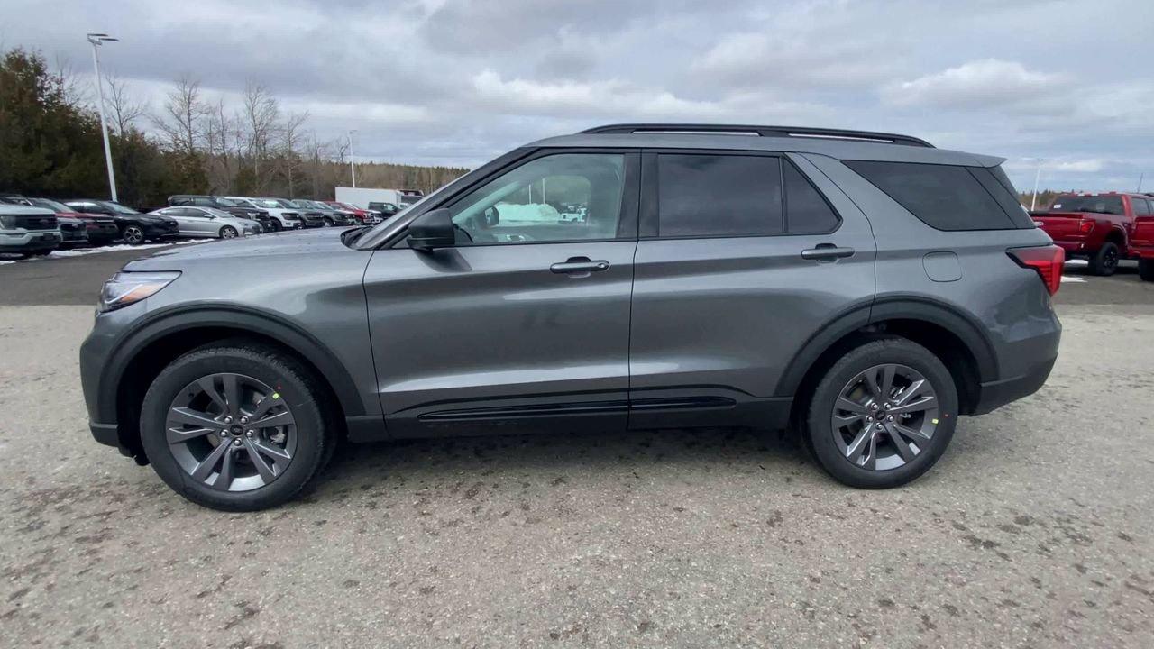 2026 Ford Explorer Active Photo4
