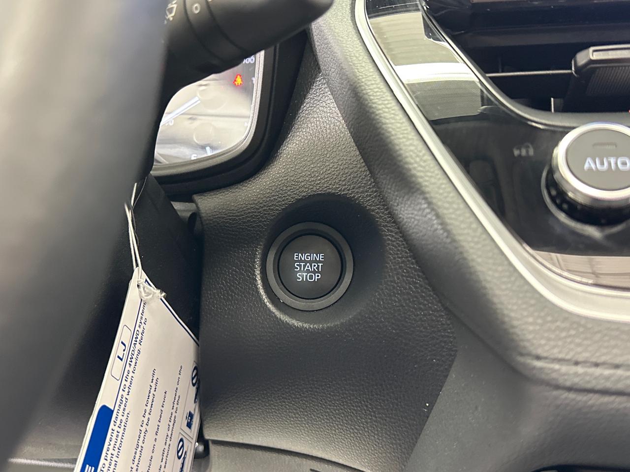 2025 Toyota Corolla Cross LE 4dr All-Wheel Drive Photo