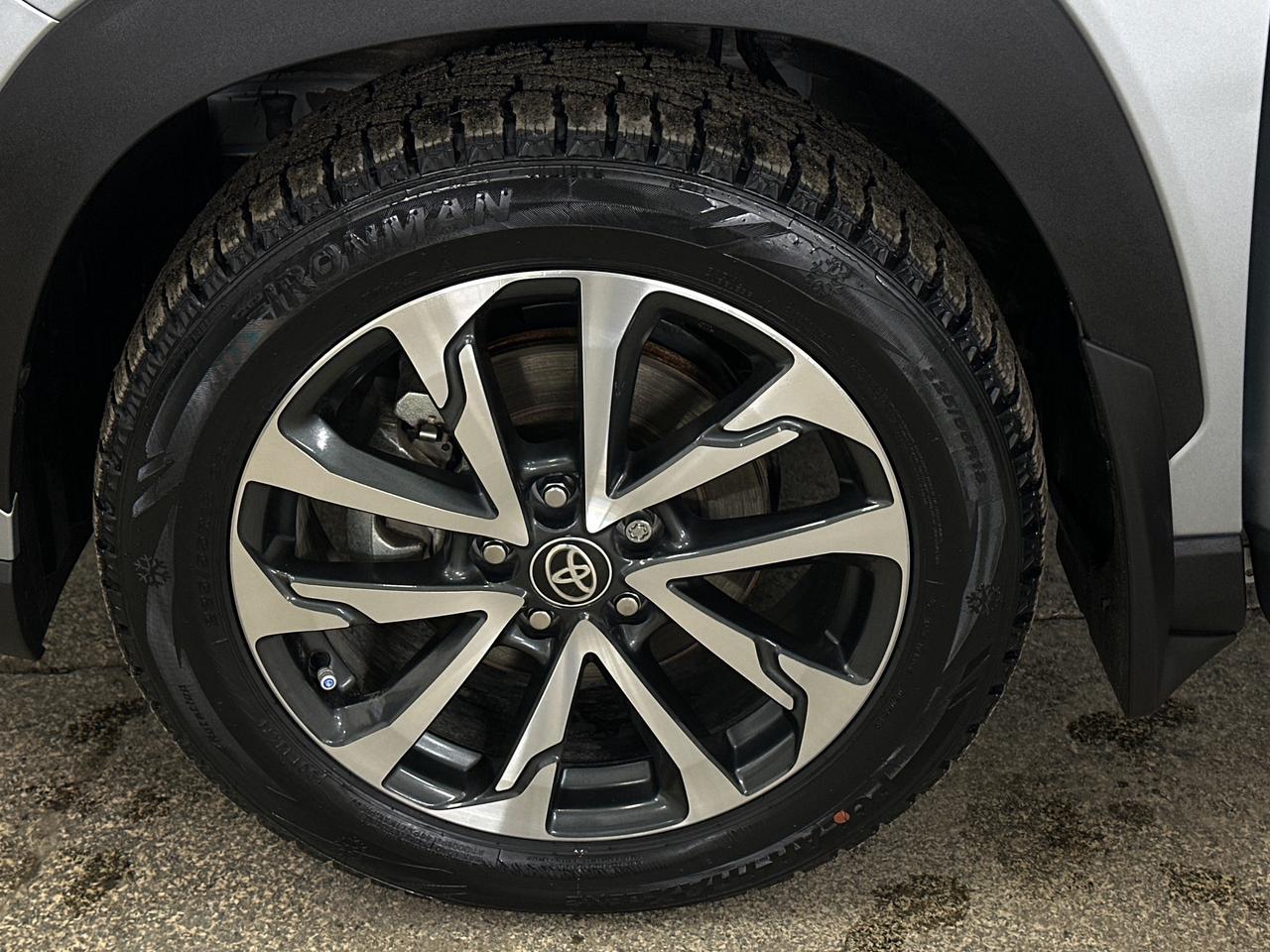 2025 Toyota Corolla Cross LE 4dr All-Wheel Drive Photo