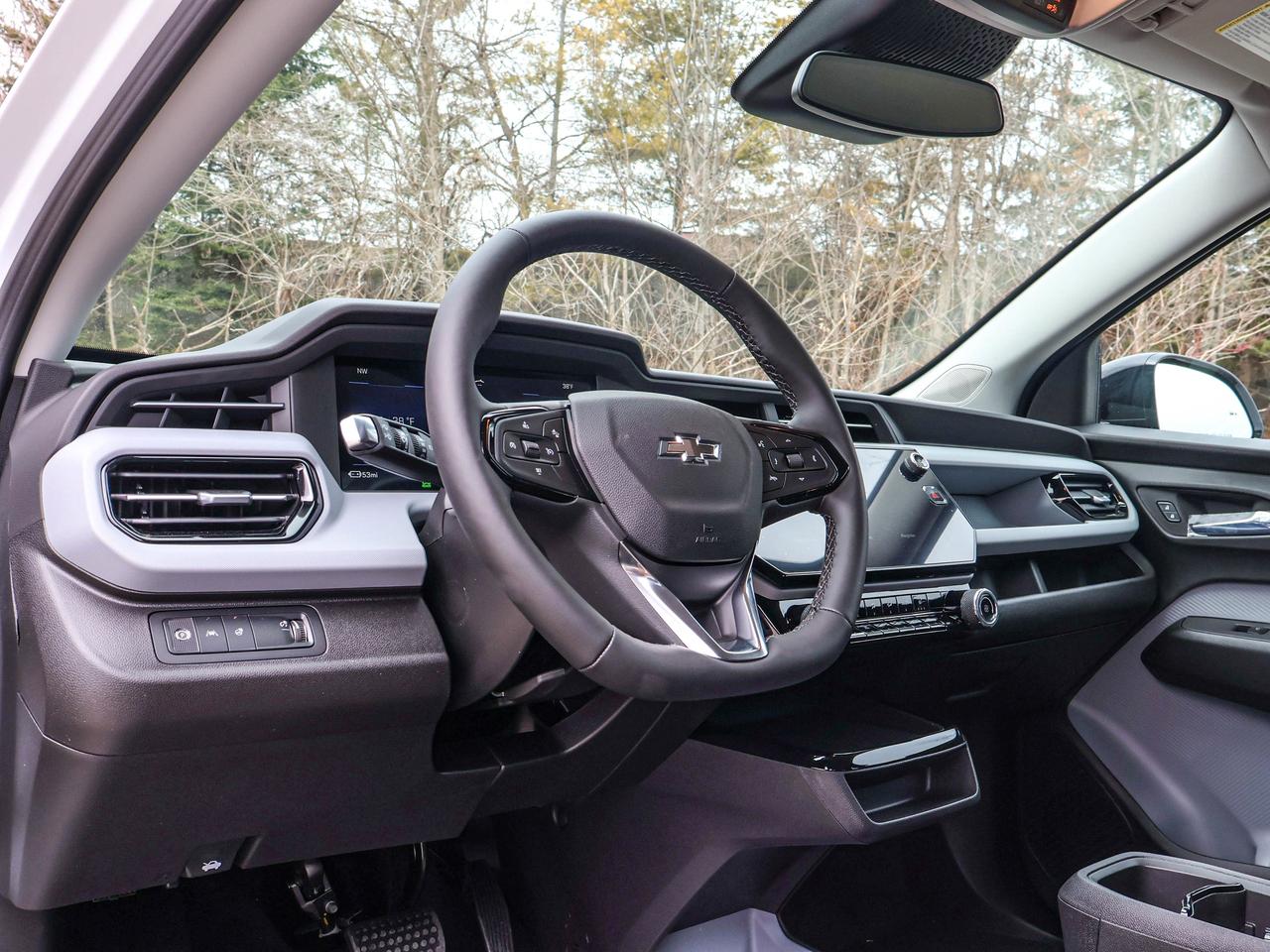2027 Chevrolet Bolt LT Photo
