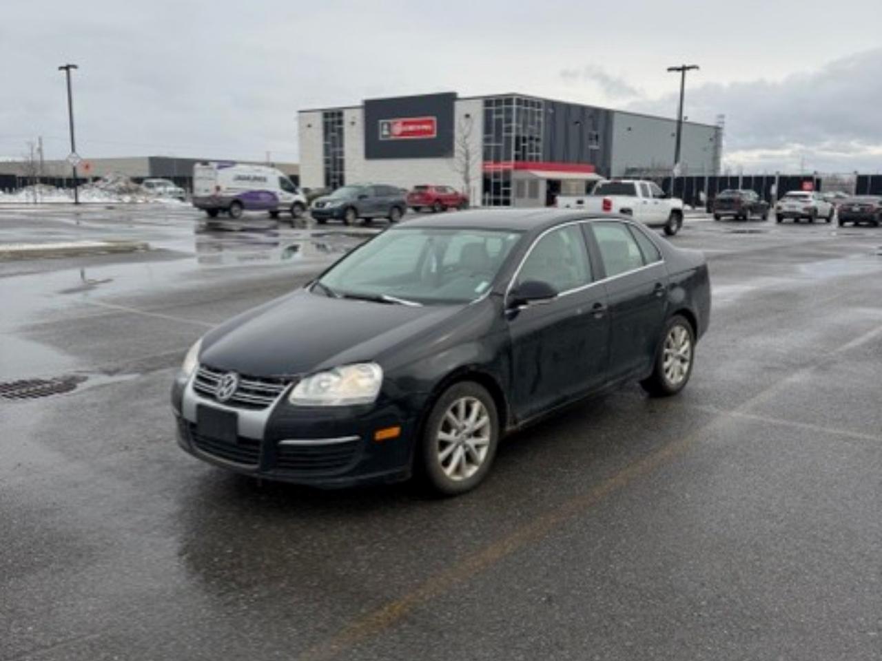 Découvrez la 2010 Volkswagen Jetta Wolfsburg Edition chez Kenny La Prairie! Profitez dune voiture en or, très propre et qui fonctionne à la perfection, malgré son haut kilométrage. Son moteur 2.0L L4 DOHC 16V TURBO vous offre puissance et plaisir de conduite à petit prix. Vendue telle quelle, cette Jetta vous permet déconomiser. Saisissez cette occasion unique de rouler allemand sans vous ruiner!