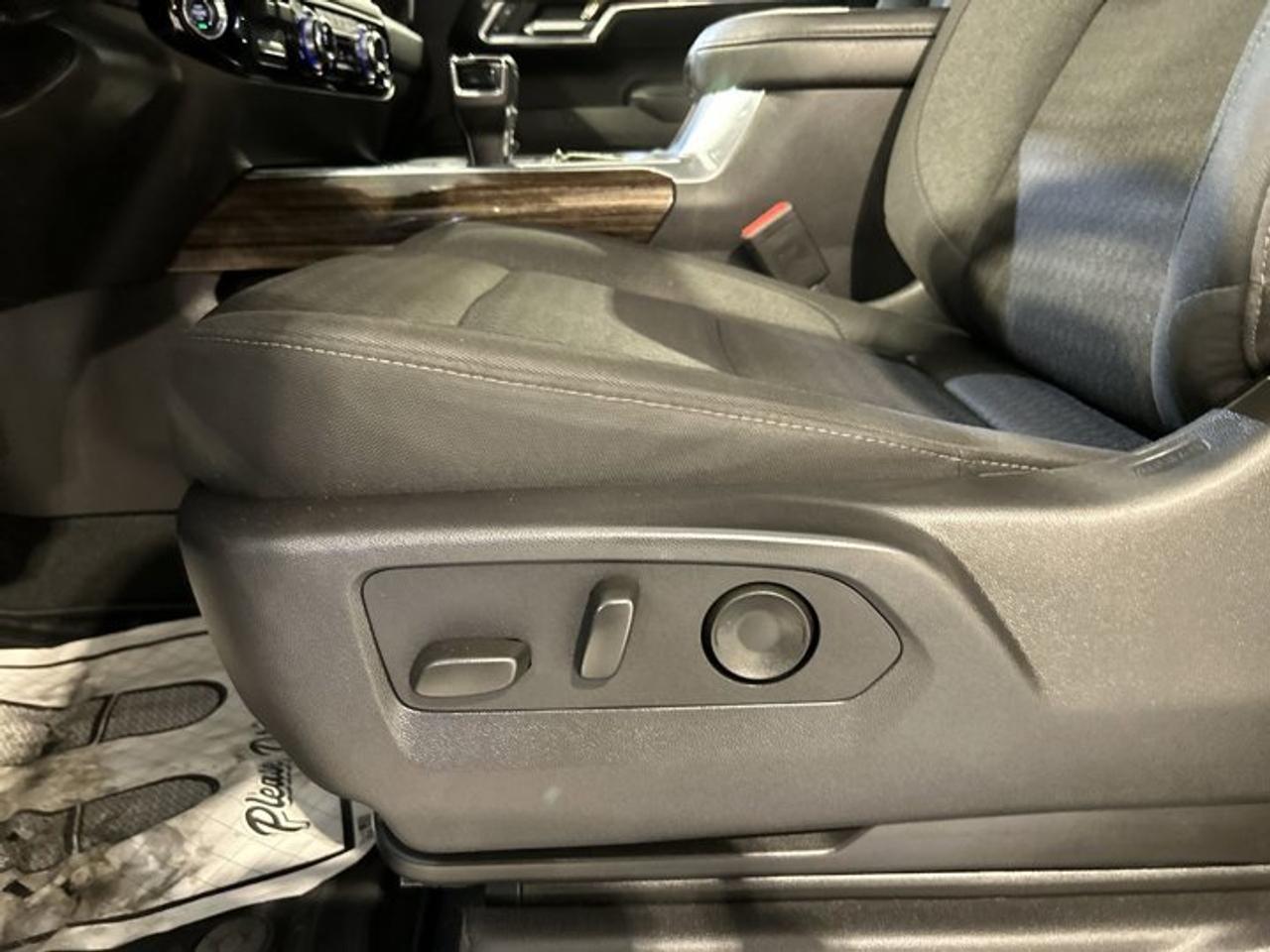2025 GMC Sierra 1500 Elevation Crew Cab 4WD | Heated Steering | No accidents Photo