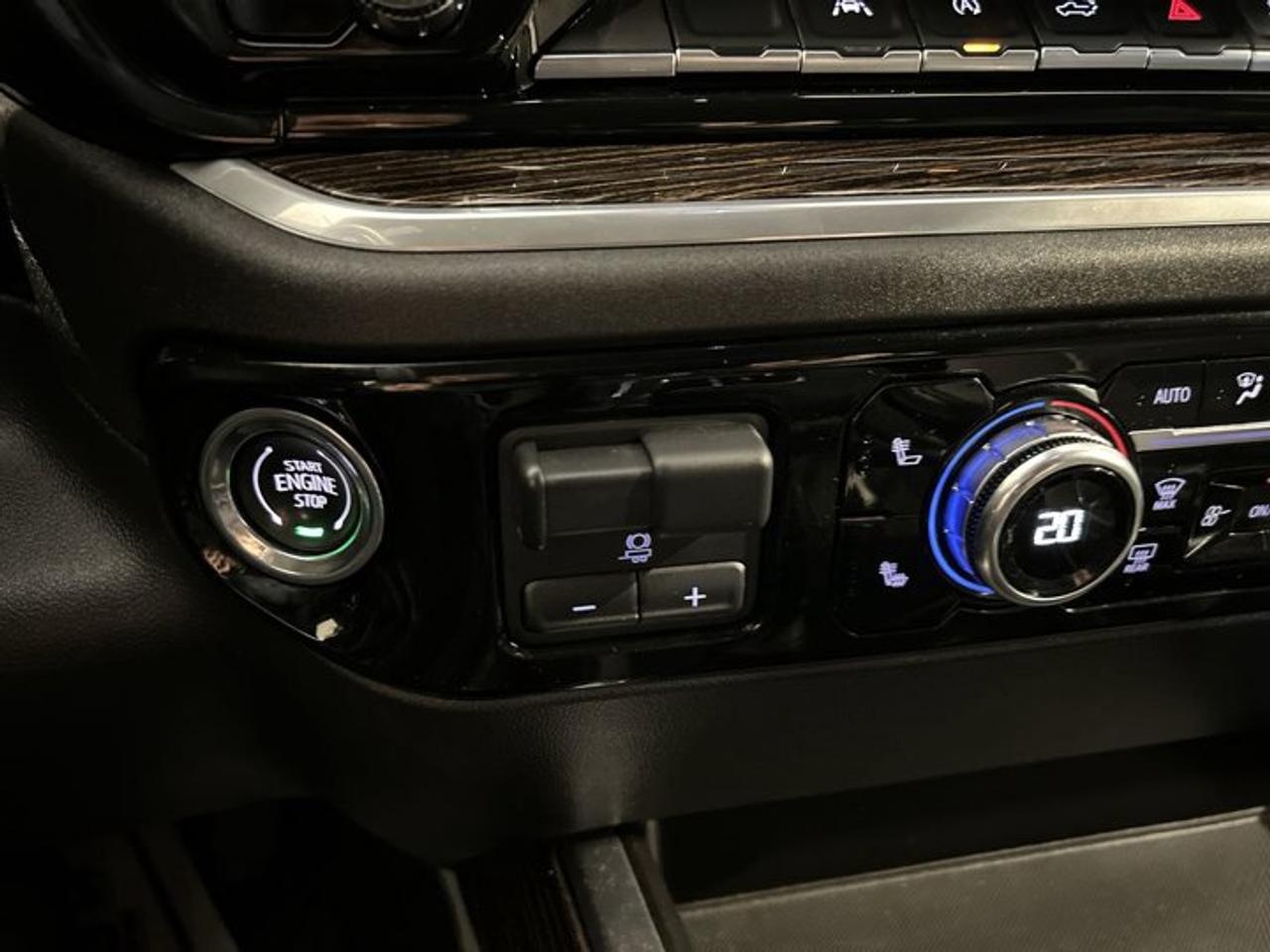 2025 GMC Sierra 1500 Elevation Crew Cab 4WD | Heated Steering | No accidents Photo