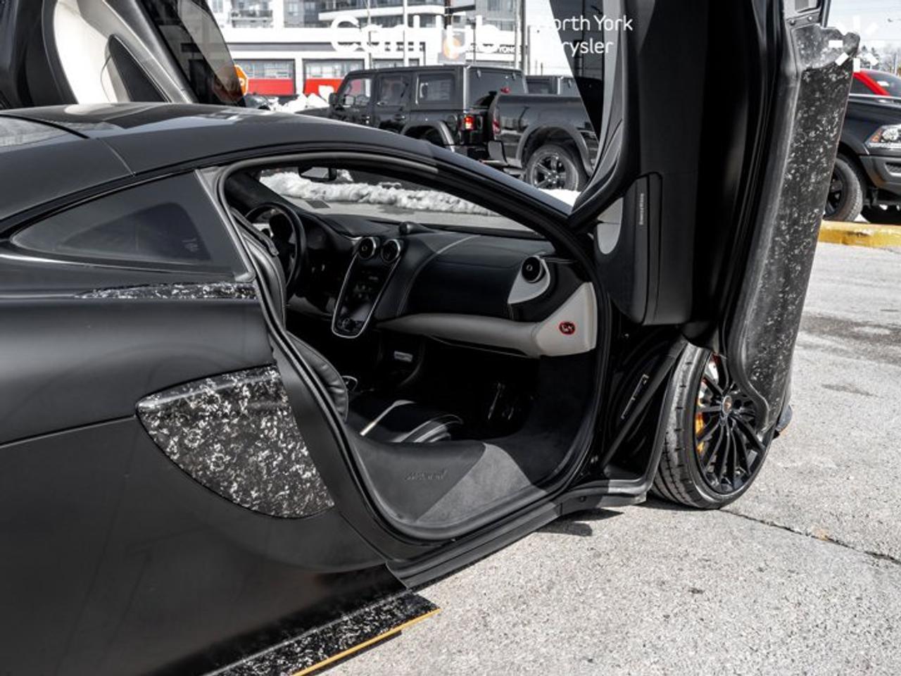 2017 McLaren 570GT Panoroof Fabspeed Exhaust Bowers & Wilkins Audio Navi Backup Cam Photo