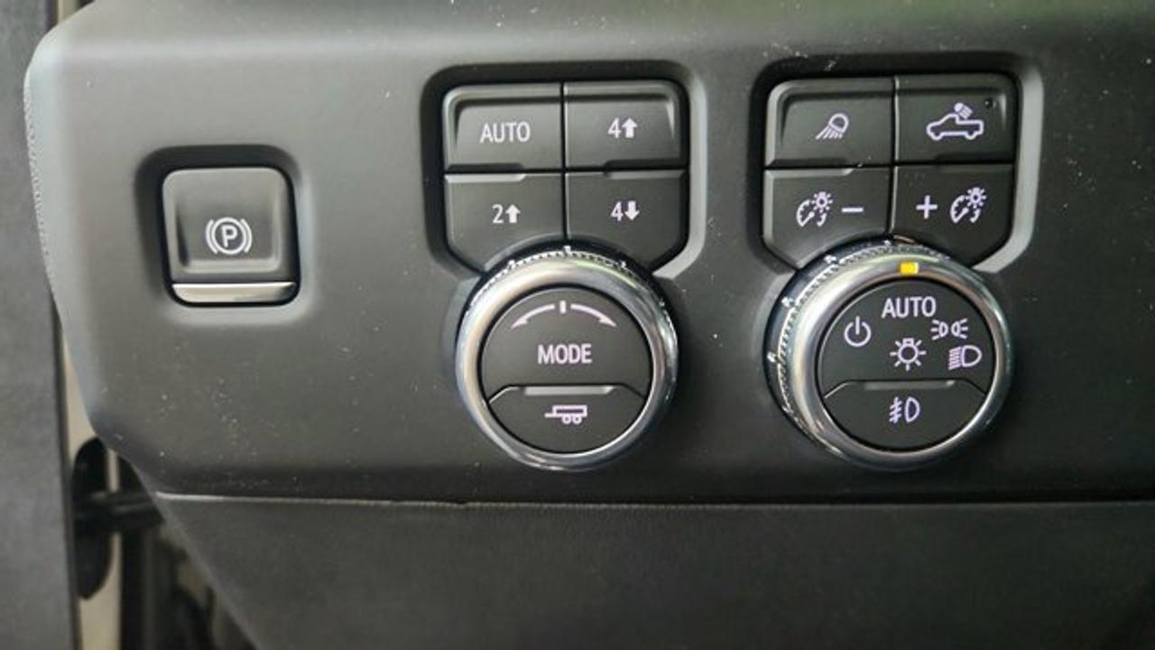 13742735