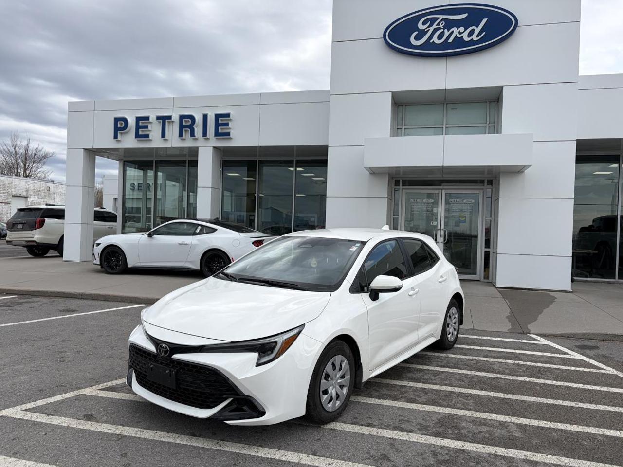 2025 Toyota Corolla Hatchback SE Photo