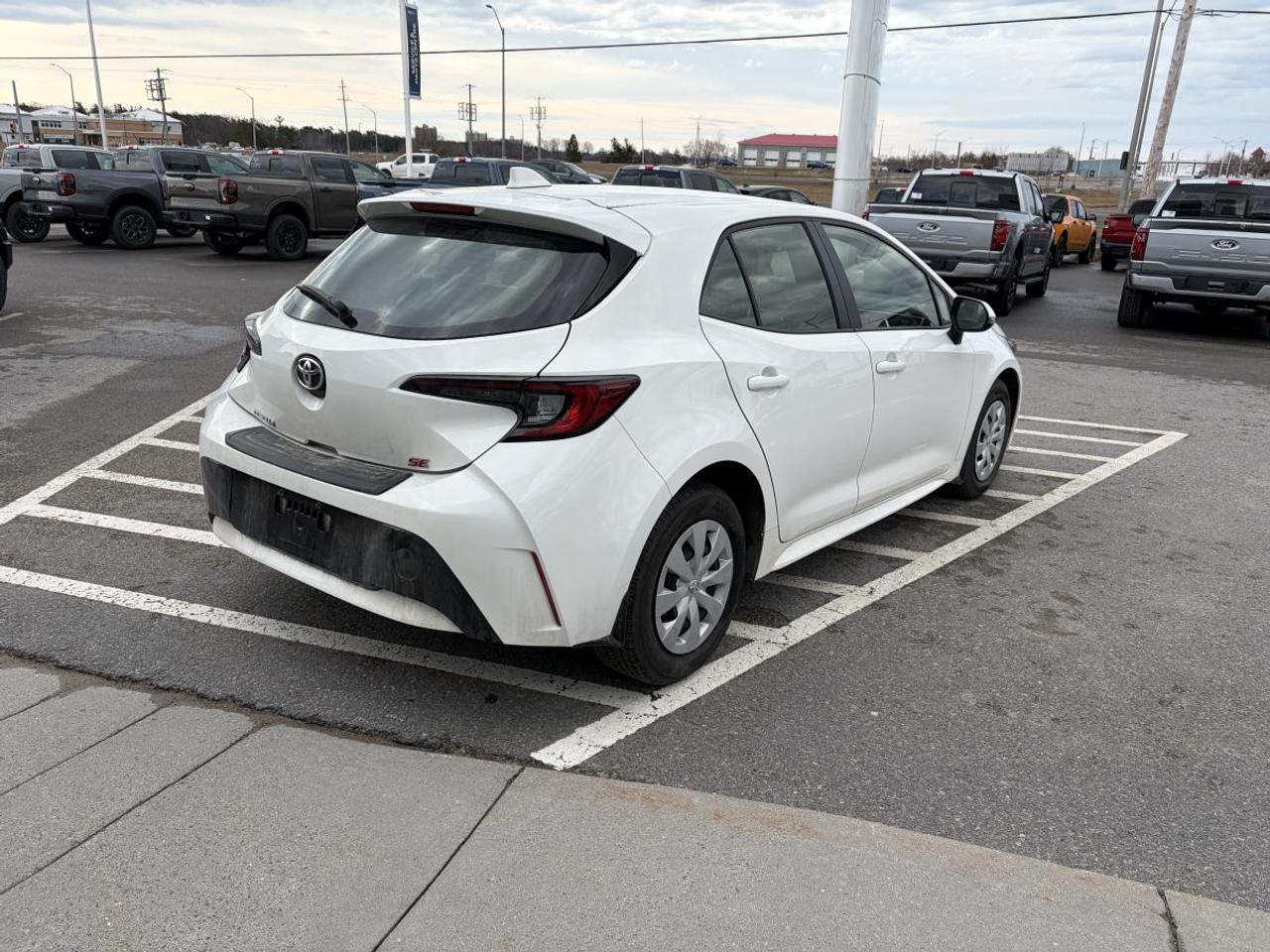 2025 Toyota Corolla Hatchback SE Photo