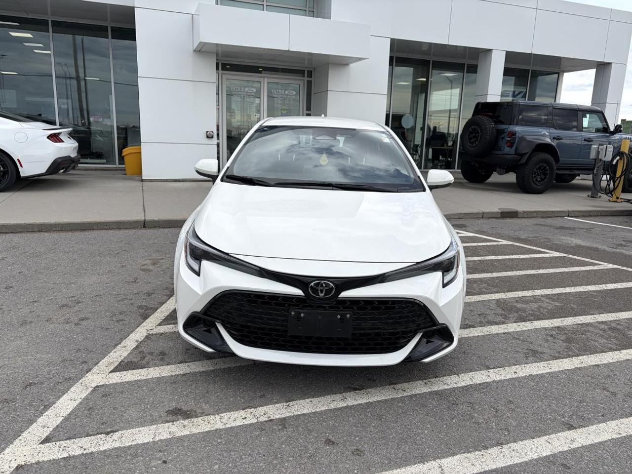 2025 Toyota Corolla Hatchback SE Photo