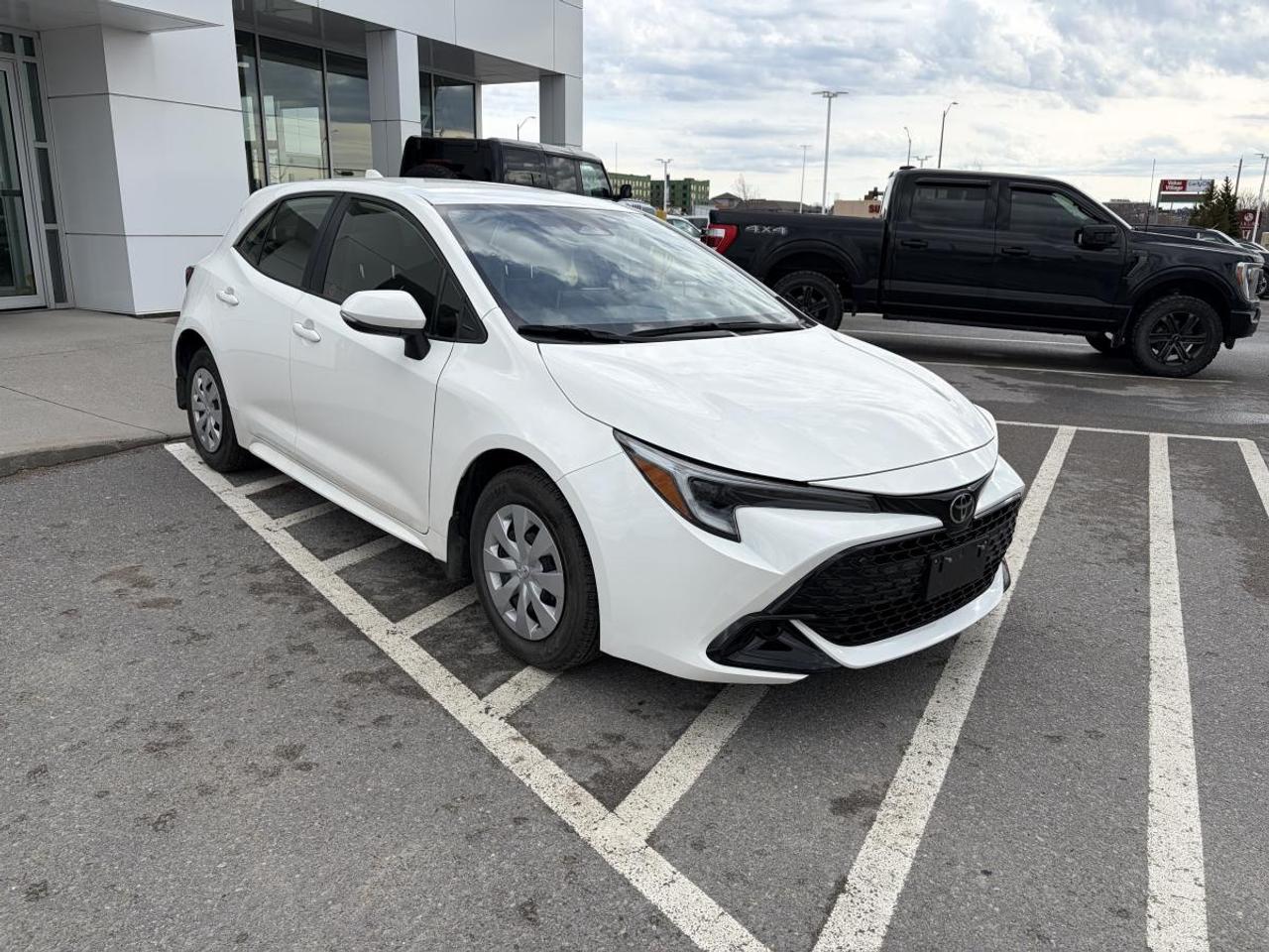 2025 Toyota Corolla Hatchback SE Photo