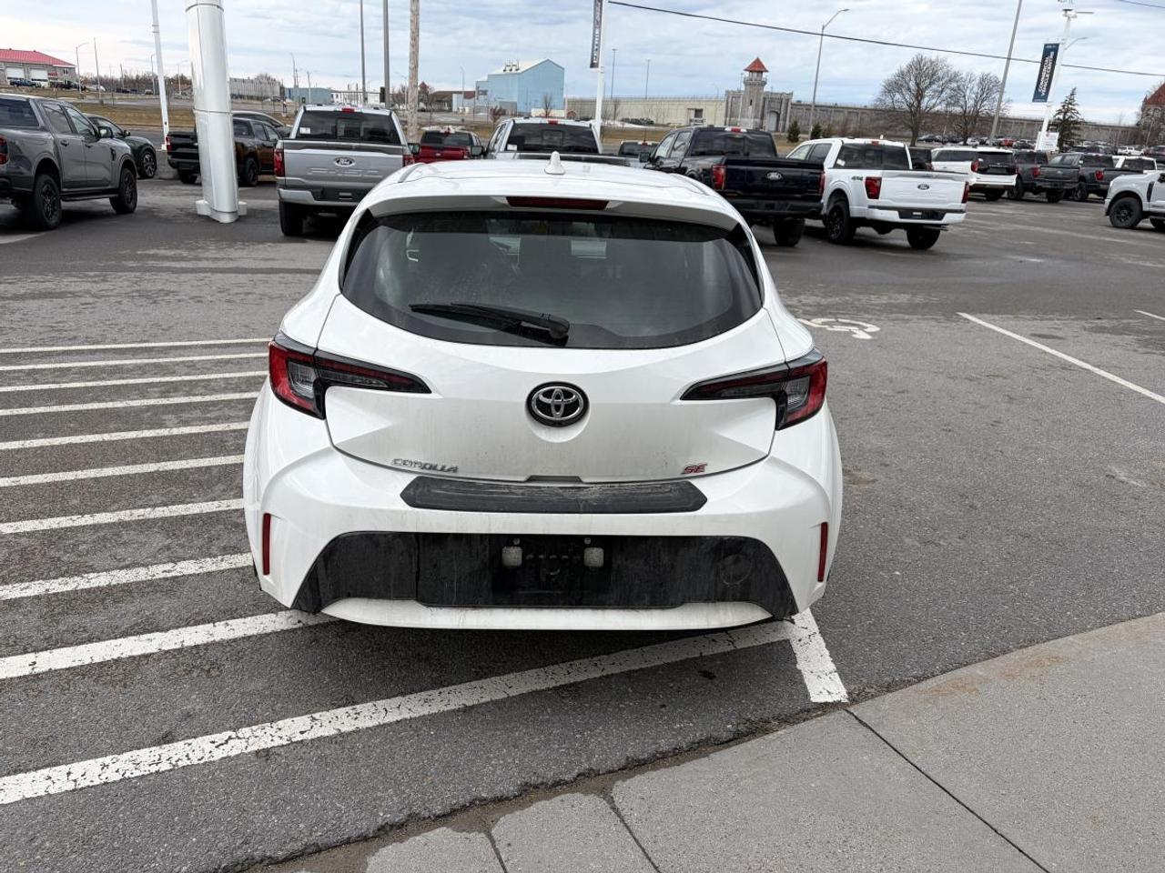 2025 Toyota Corolla Hatchback SE Photo