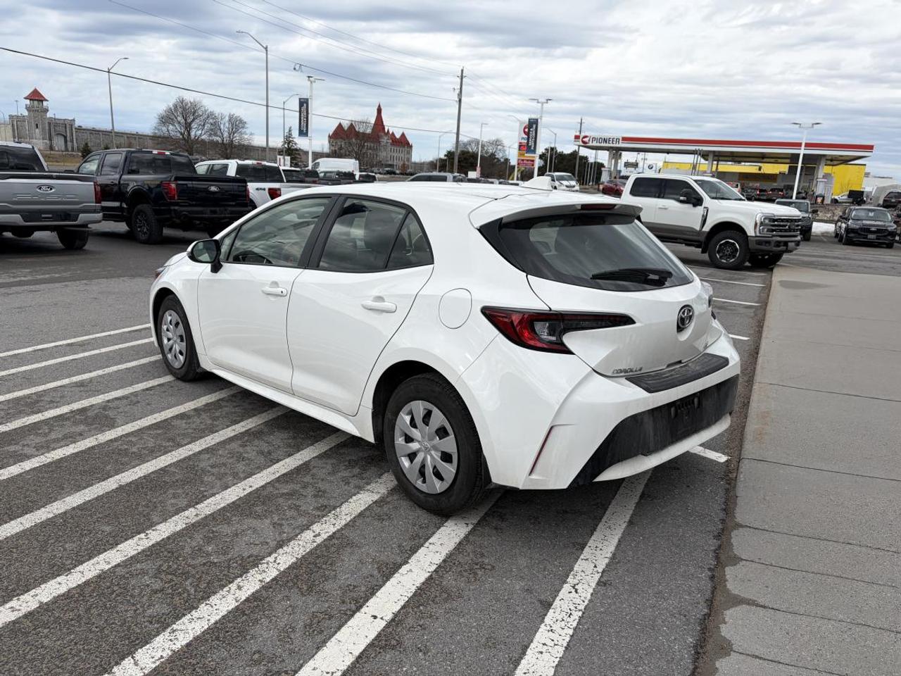 2025 Toyota Corolla Hatchback SE Photo