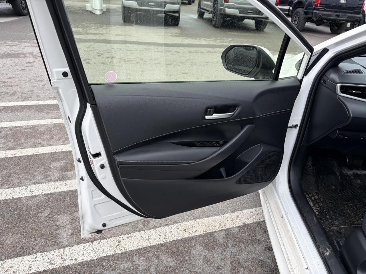 2025 Toyota Corolla Hatchback SE Photo