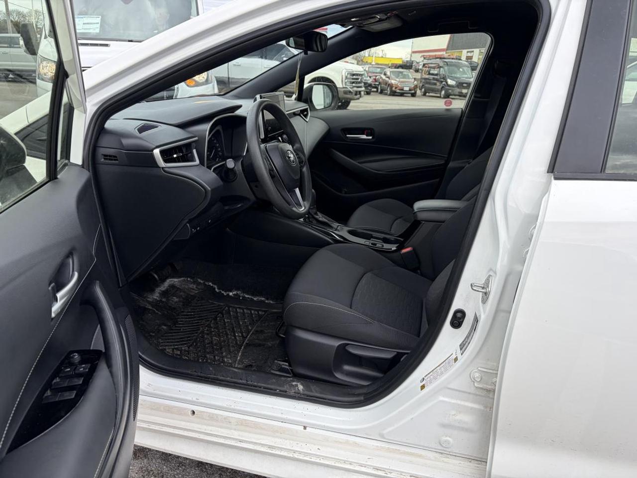 2025 Toyota Corolla Hatchback SE Photo