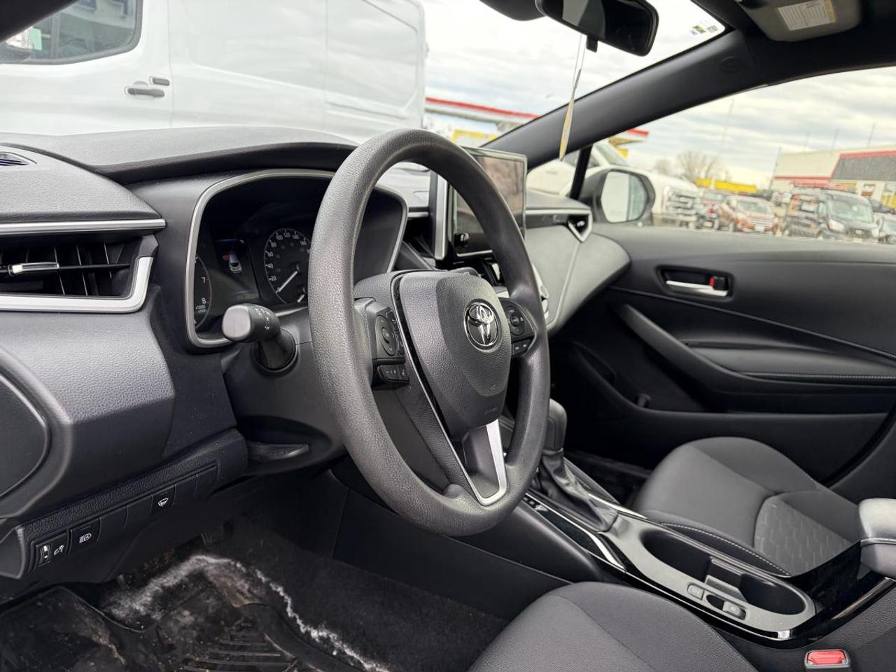 2025 Toyota Corolla Hatchback SE Photo