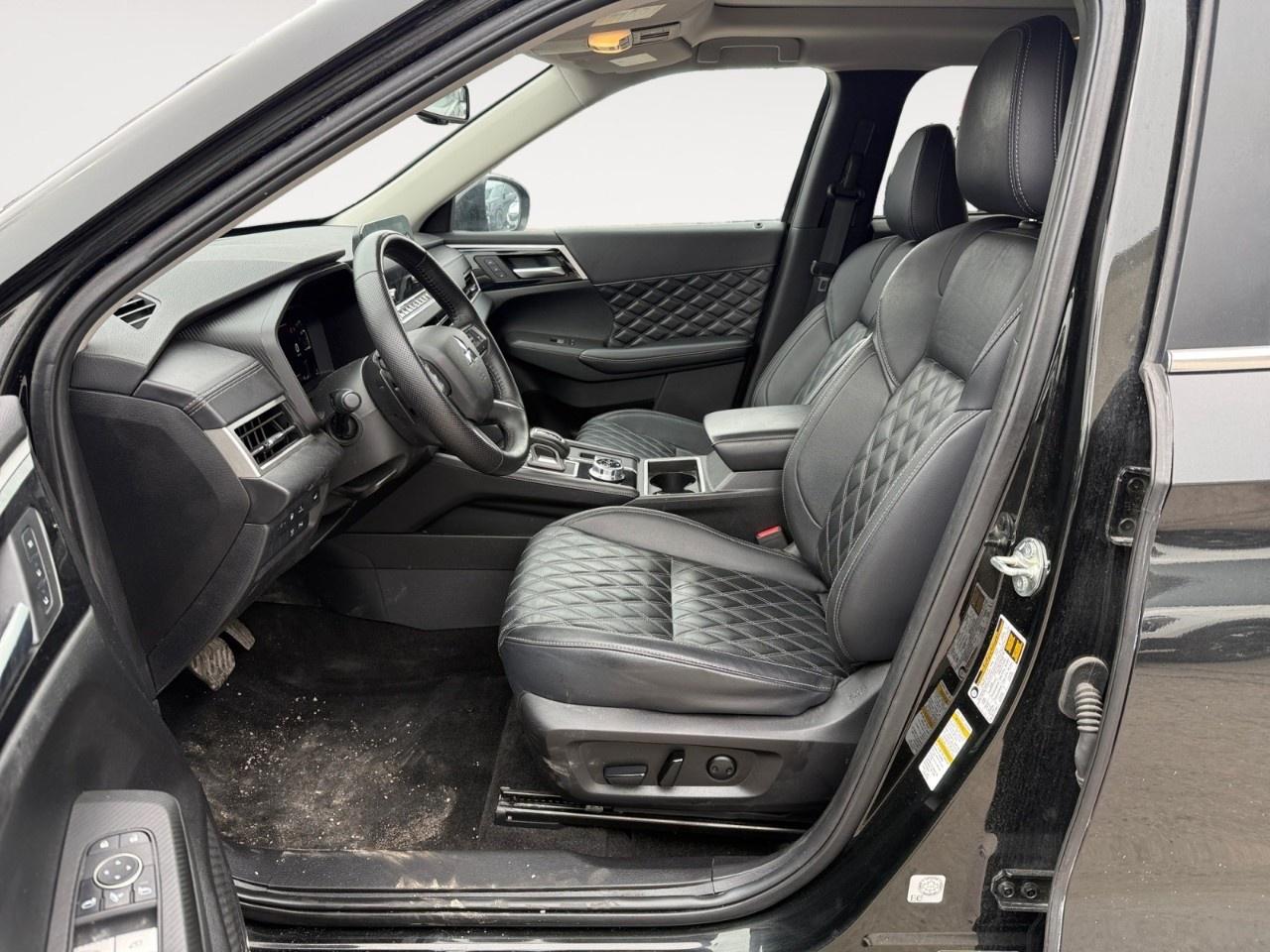 2024 Mitsubishi Outlander Plug-In Hybrid SEL S-AWC Photo