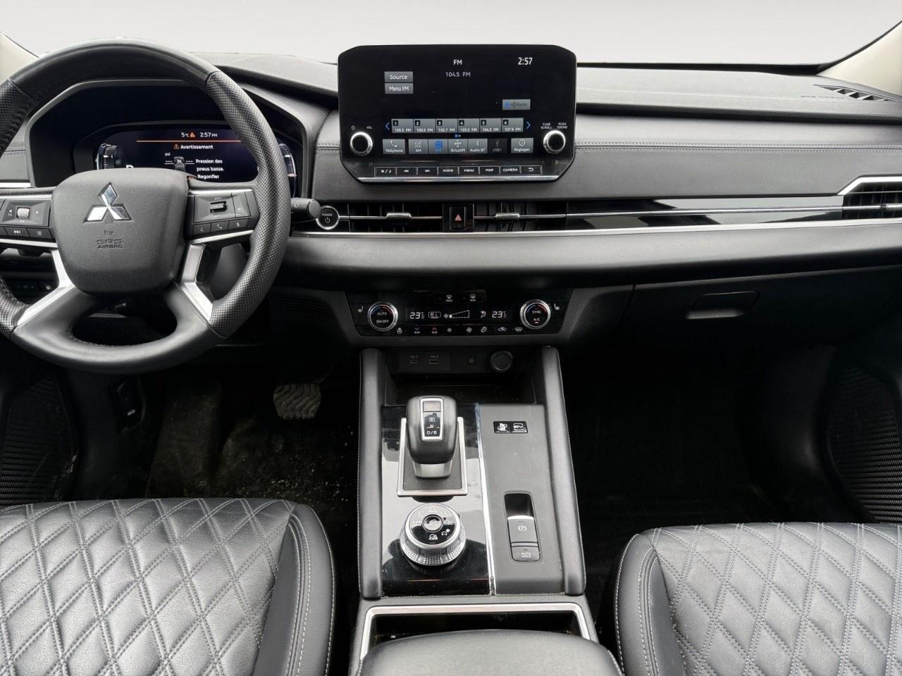 2024 Mitsubishi Outlander Plug-In Hybrid SEL S-AWC Photo