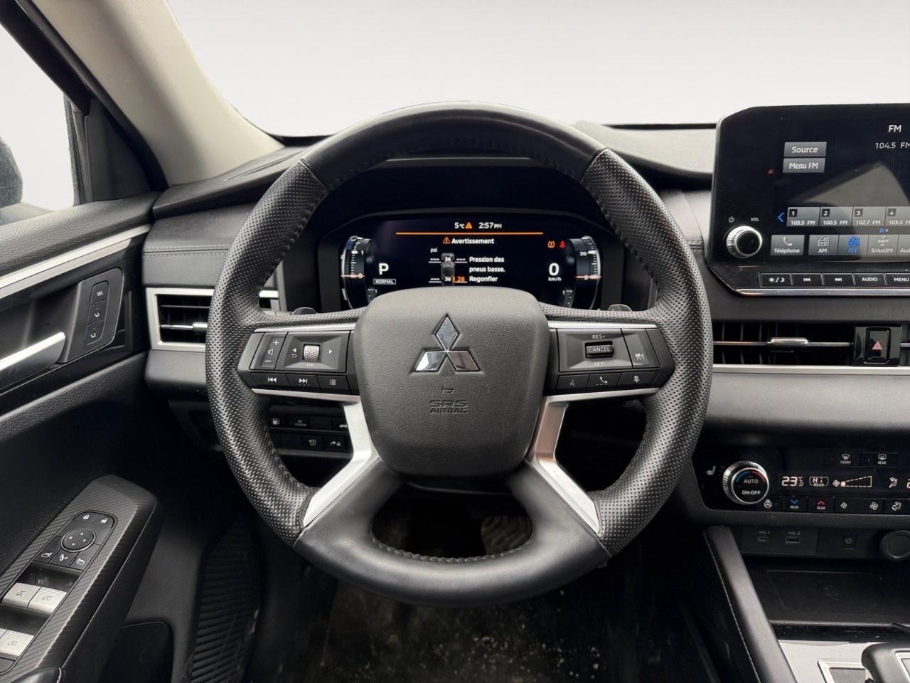2024 Mitsubishi Outlander Plug-In Hybrid SEL S-AWC Photo