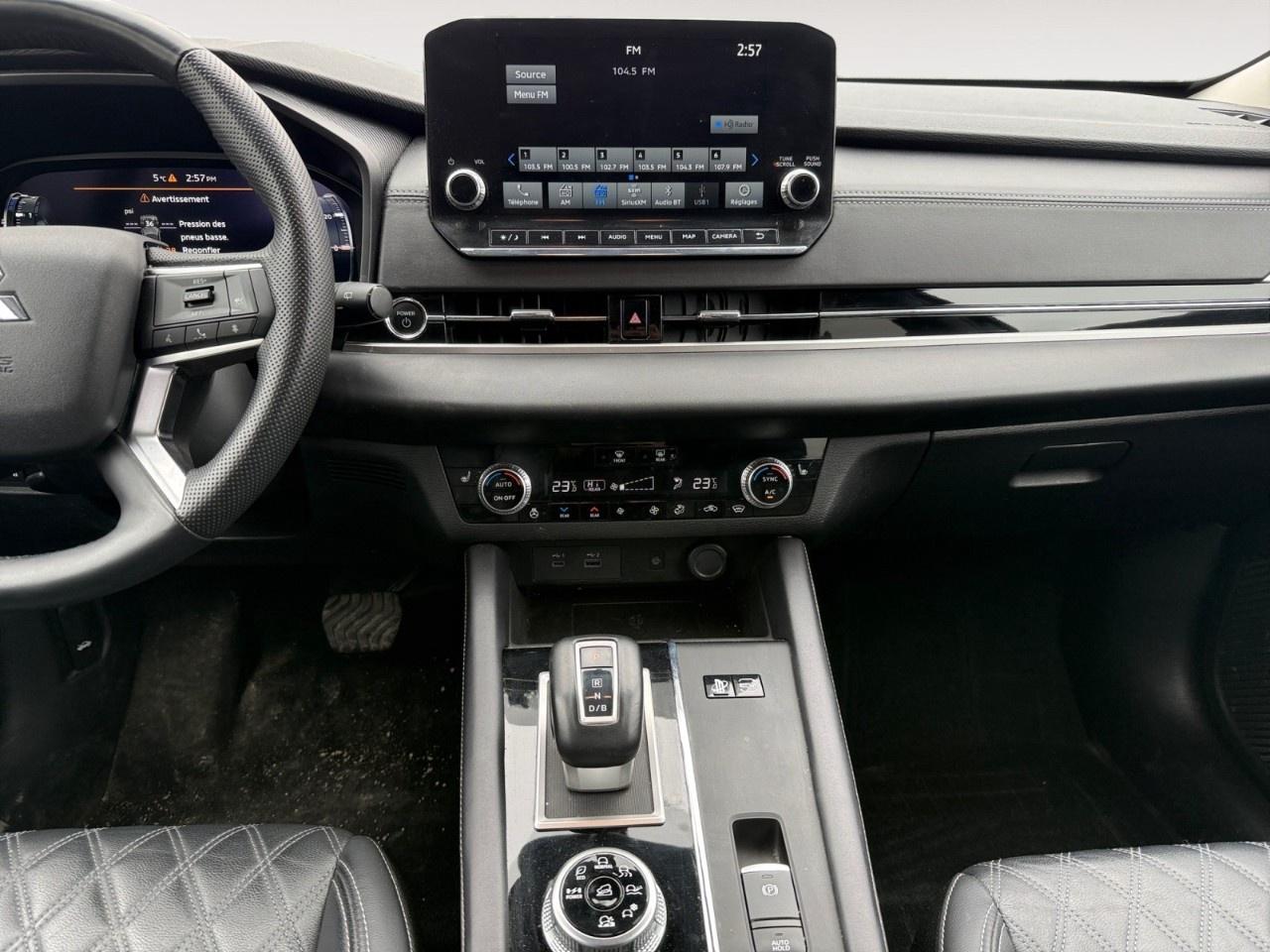2024 Mitsubishi Outlander Plug-In Hybrid SEL S-AWC Photo