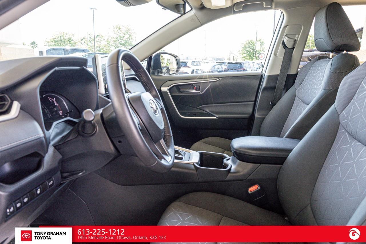 2024 Toyota RAV4 XLE Photo