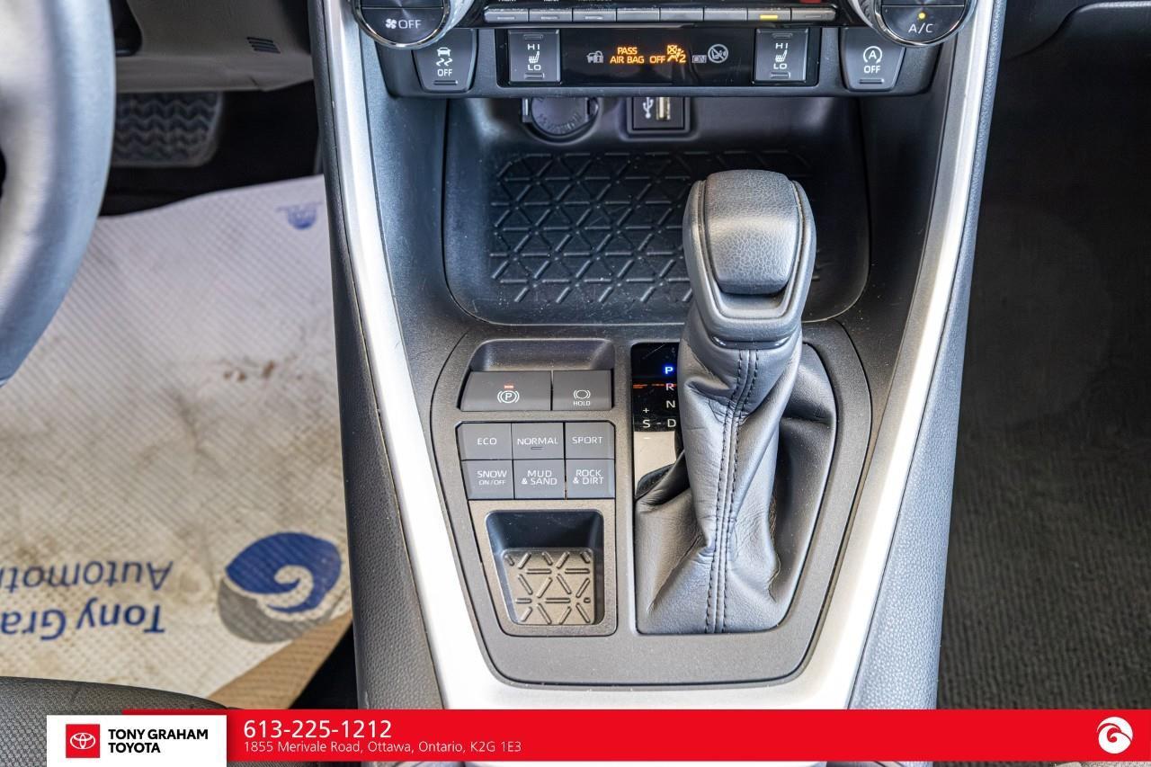 2024 Toyota RAV4 XLE Photo