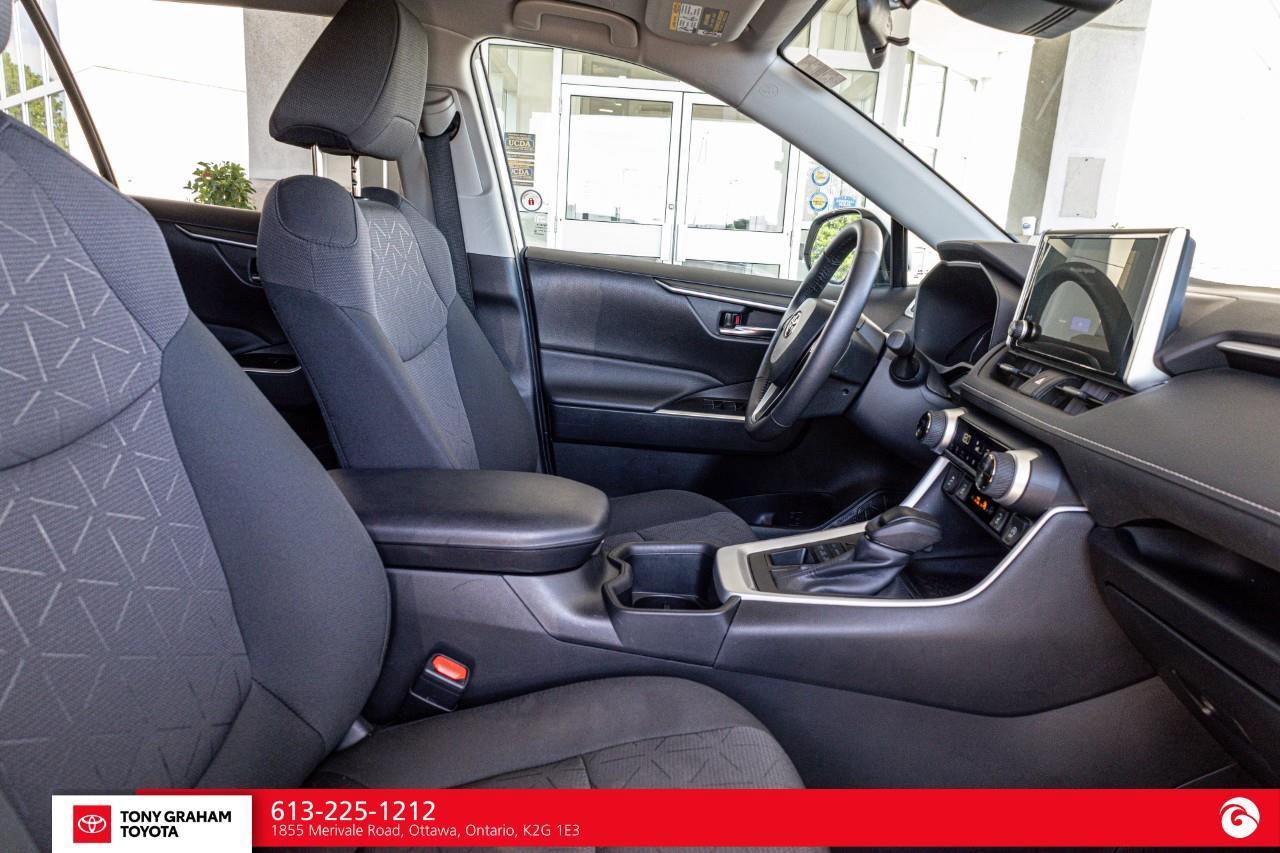 2024 Toyota RAV4 XLE Photo