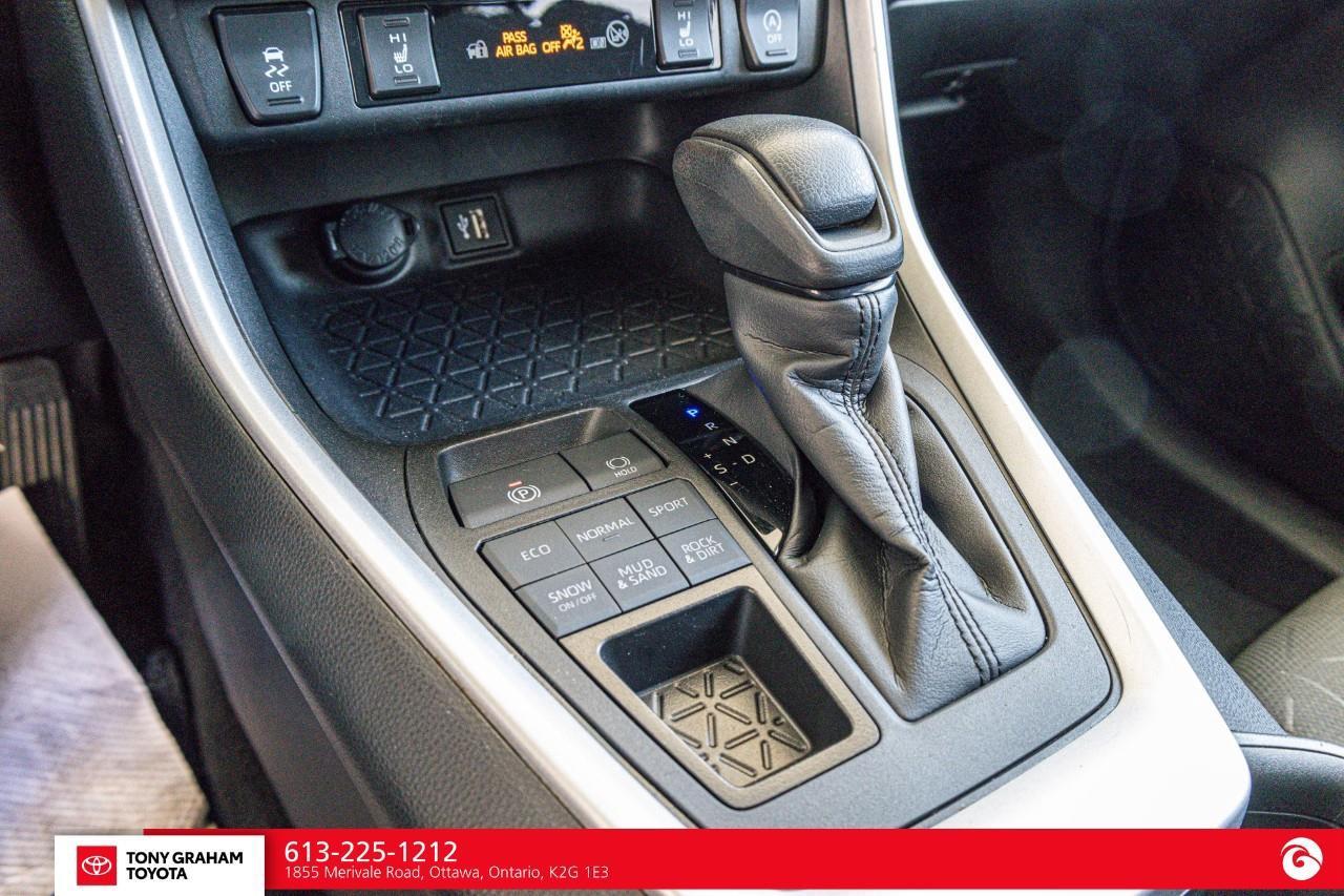 2024 Toyota RAV4 XLE Photo