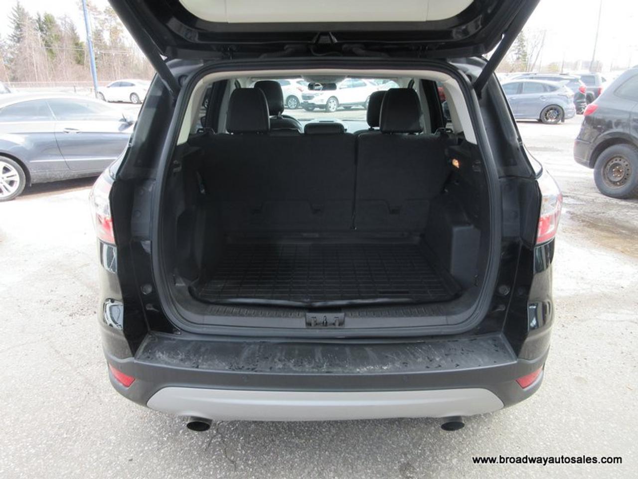 2018 Ford Escape FOUR-WHEEL DRIVE SEL-VERSION 5 PASSENGER 1.5L - ECO-BOOST.. NAVIGATION.. PANORAMIC SUNROOF.. LEATHER.. HEATED SEATS.. POWER TAILGATE.. Photo