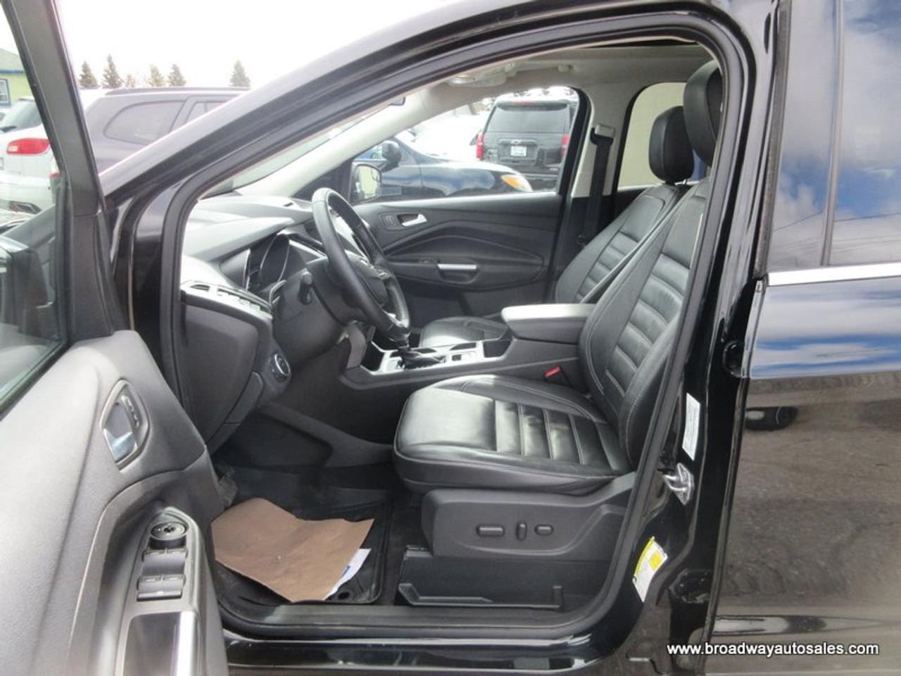 2018 Ford Escape FOUR-WHEEL DRIVE SEL-VERSION 5 PASSENGER 1.5L - ECO-BOOST.. NAVIGATION.. PANORAMIC SUNROOF.. LEATHER.. HEATED SEATS.. POWER TAILGATE.. Photo