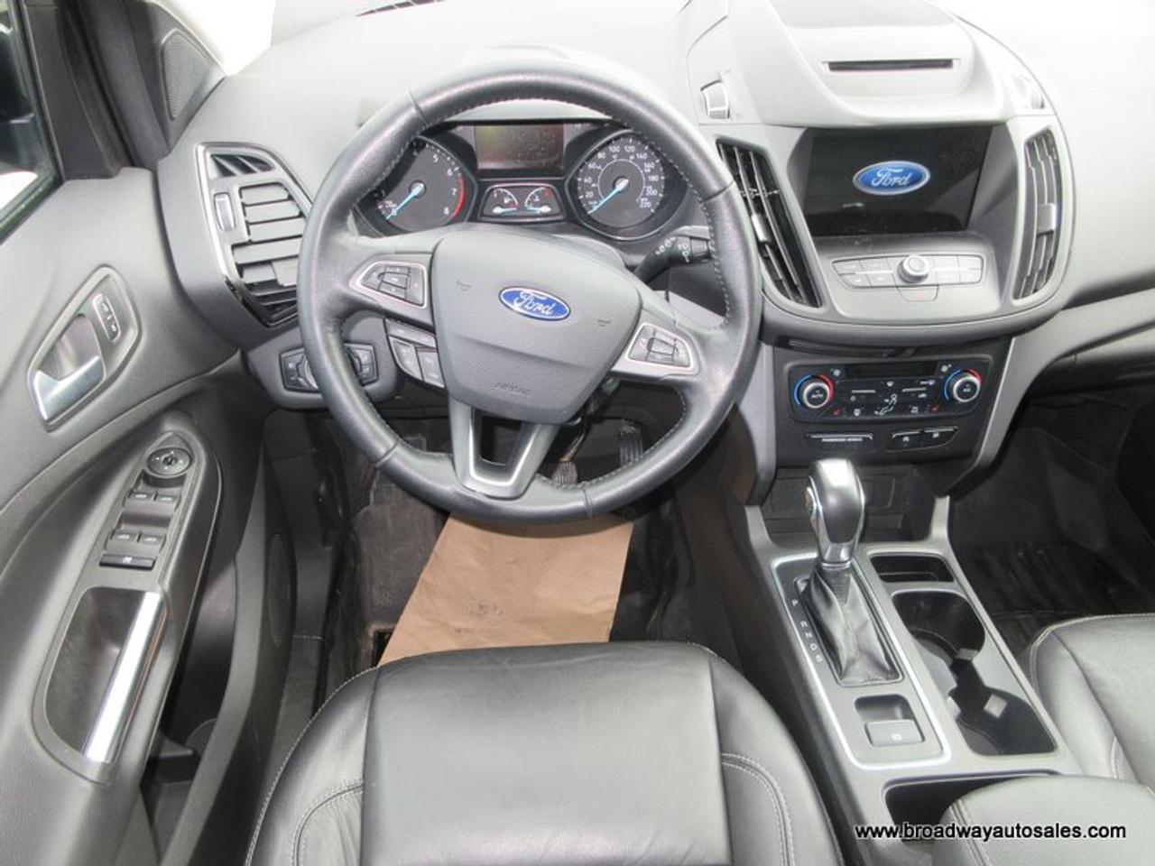 2018 Ford Escape FOUR-WHEEL DRIVE SEL-VERSION 5 PASSENGER 1.5L - ECO-BOOST.. NAVIGATION.. PANORAMIC SUNROOF.. LEATHER.. HEATED SEATS.. POWER TAILGATE.. Photo