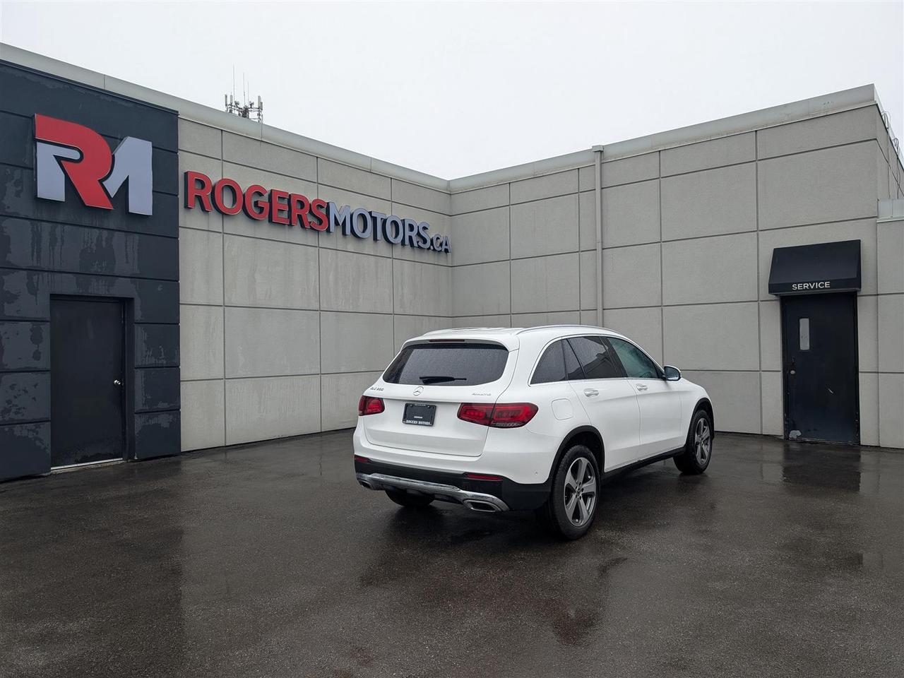 2022 Mercedes-Benz GLC 300 4MATIC - NAVI - PANO ROOF - 360 CAM - TECH FEATURES Photo
