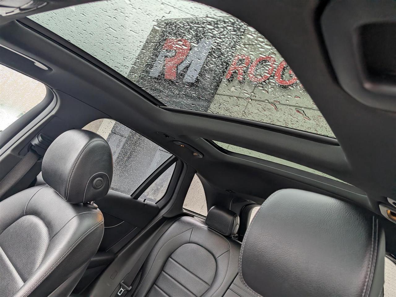2022 Mercedes-Benz GLC 300 4MATIC - NAVI - PANO ROOF - 360 CAM - TECH FEATURES Photo
