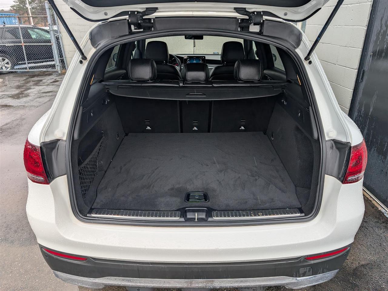 2022 Mercedes-Benz GLC 300 4MATIC - NAVI - PANO ROOF - 360 CAM - TECH FEATURES Photo