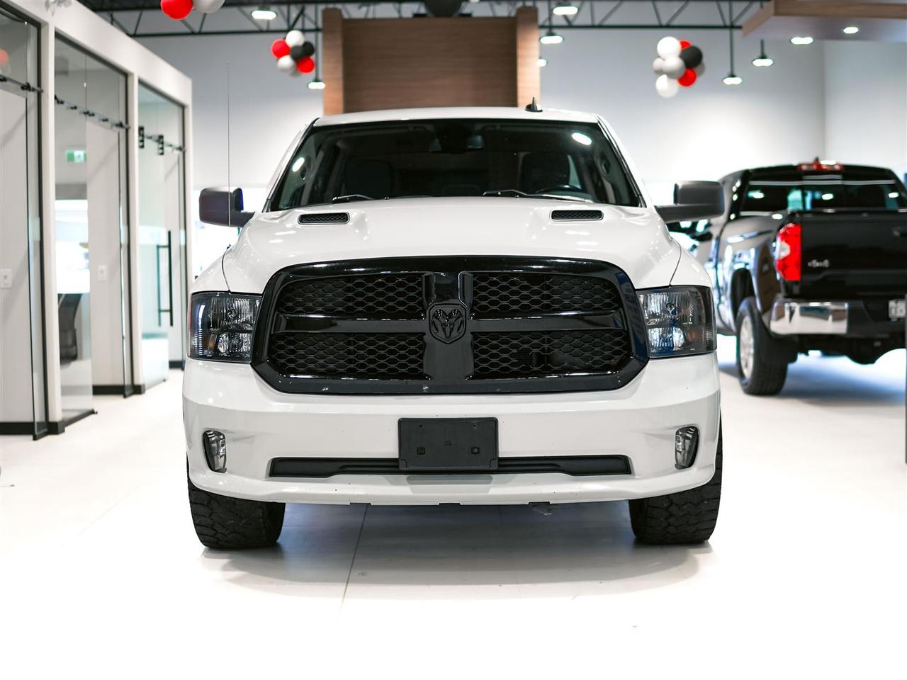 2021 RAM 1500 Classic EXPRESS | CREW | 5.7L V8 | NIGHT PKG | SUB ZERO Photo2