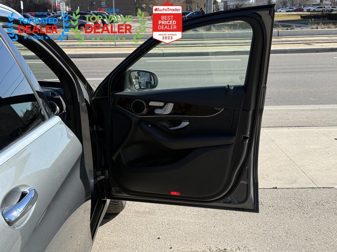 2017 Mercedes-Benz GLC-Class 300 //AMG PKG | PANO | NAVI | LOADED Photo