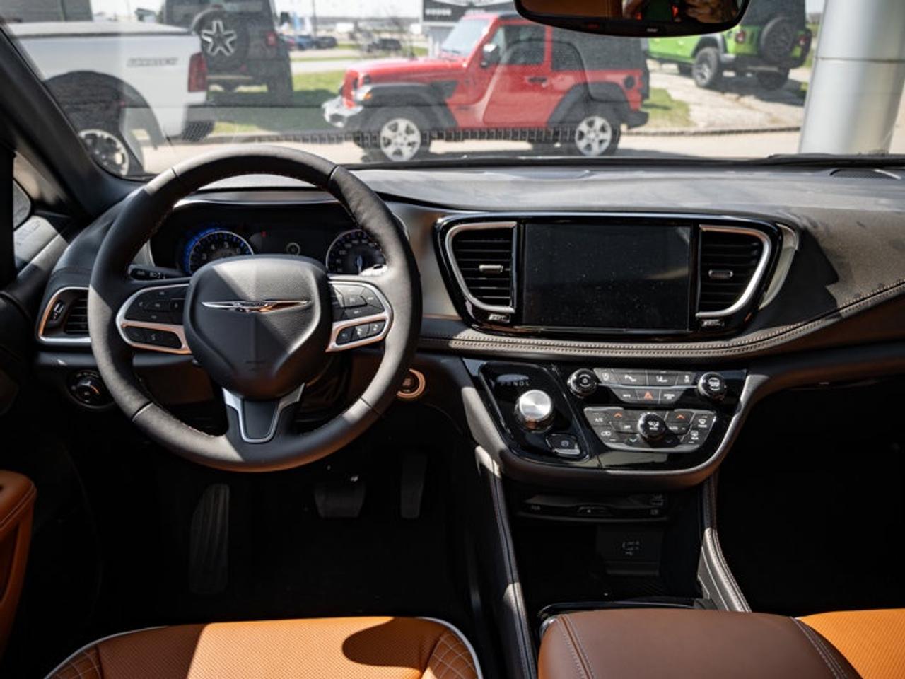 2026 Chrysler Pacifica Pinnacle Photo